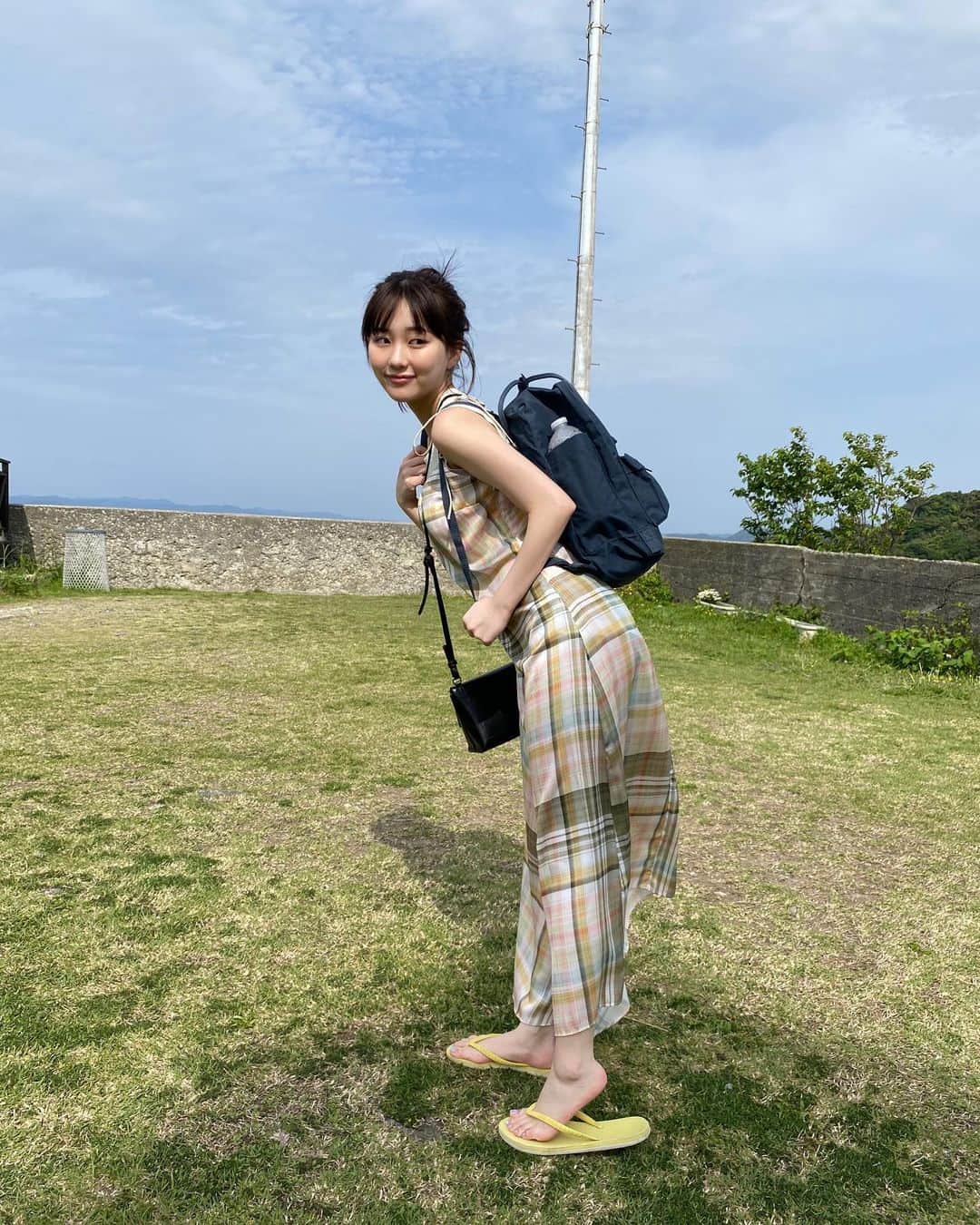 田中美久さんのインスタグラム写真 - (田中美久Instagram)「📷🦕  みんな、旅行行くならどこに行きたい〜？？ #無加工カメラ　#旅行　#おすすめ　 #お団子ヘアー　#ボブ　髪が短くてもお団子できるんだぁあ。この髪型好き！」5月24日 14時18分 - mikumonmon_48