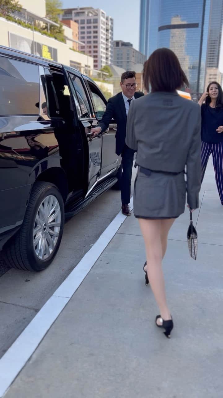 みもれもんのインスタグラム：「Shopping in Los Angeles 🚗💓  If you want to get into the car in style  I hit my head on the ceiling＼(^ω^)／🍋💓  Los Angelesでお買い物🚗💓 かっこよく車に乗り込もうと思ったら 天井に頭ぶつけたよ＼(^ω^)／🍋💓  #LosAngeles #America #downtown #BeverlyHills #chromehearts #mimolemon #ロサンゼルス #ダウンタウン #ビバリーヒルズ #みもれもん」