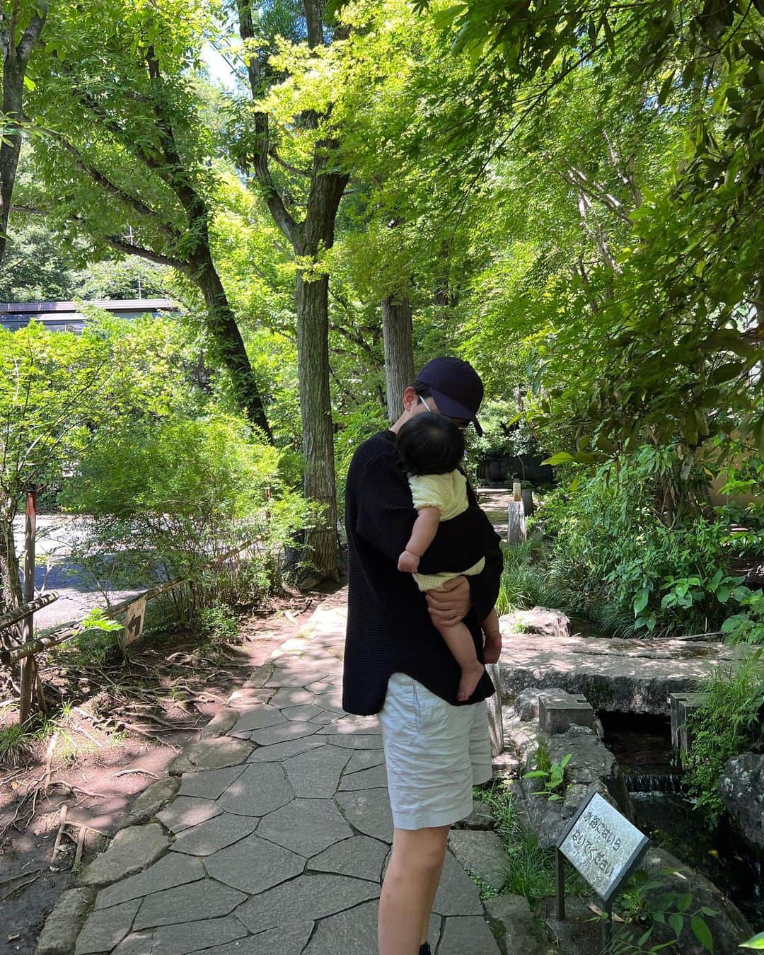 咲和希さんのインスタグラム写真 - (咲和希Instagram)「安産祈願で訪れた場所に3人で🤍 好きな場所。去年も新緑の季節で緑がきらっきらだったなぁ🌿」5月24日 15時15分 - kazukiy21