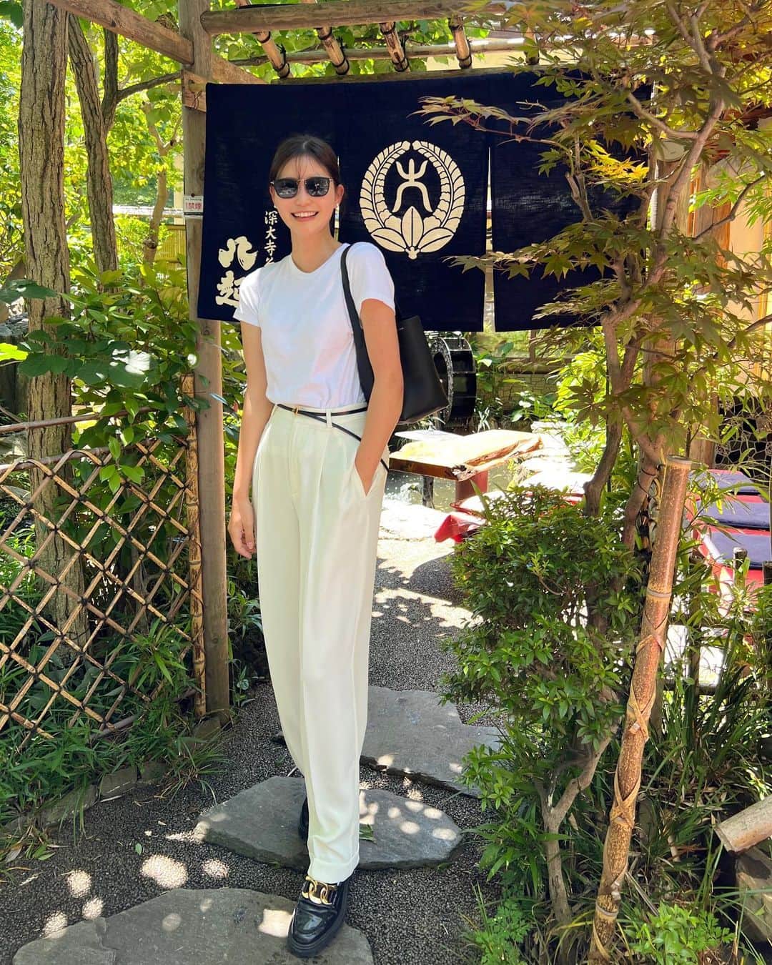 咲和希さんのインスタグラム写真 - (咲和希Instagram)「安産祈願で訪れた場所に3人で🤍 好きな場所。去年も新緑の季節で緑がきらっきらだったなぁ🌿」5月24日 15時15分 - kazukiy21