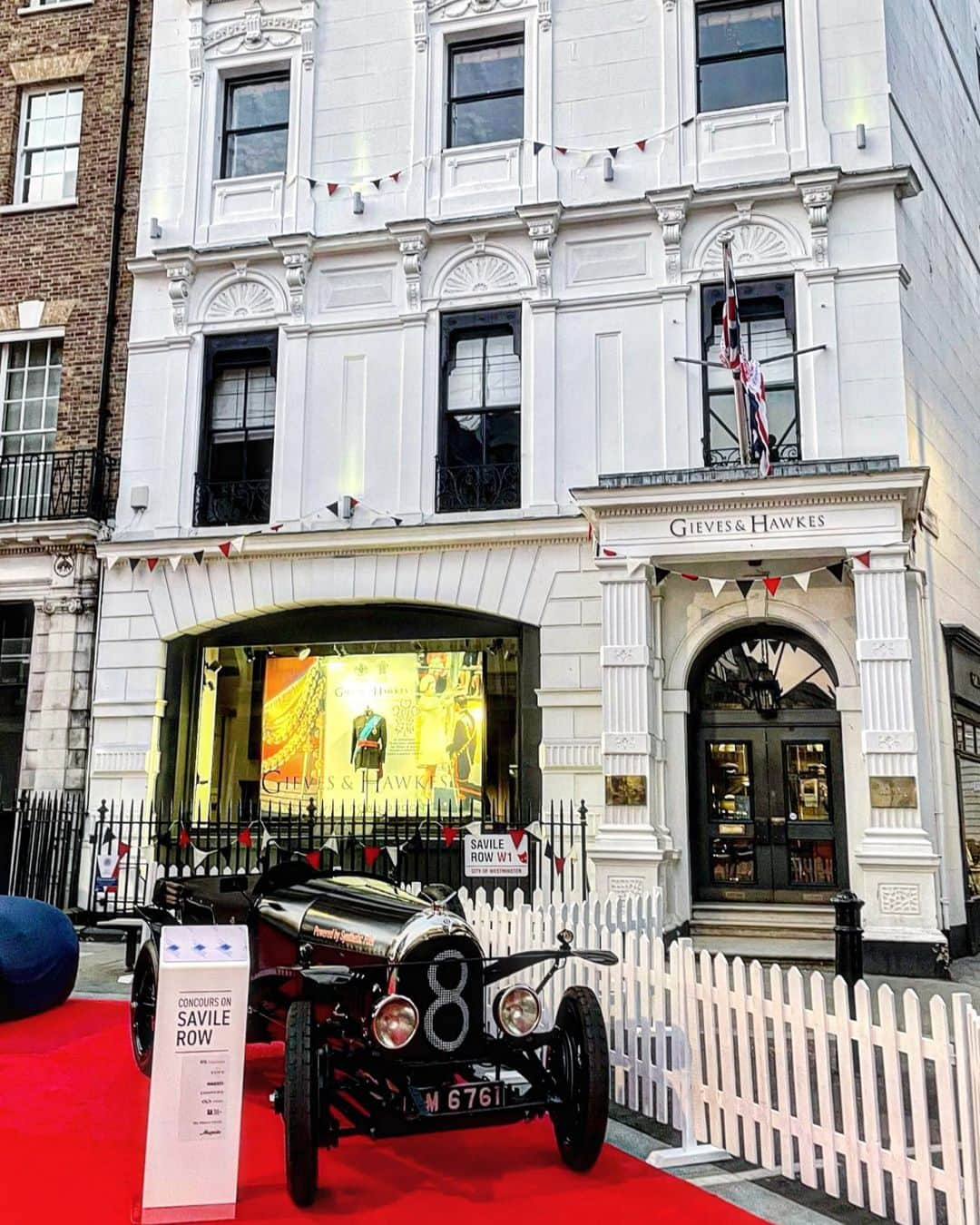 ギーブス&ホークスのインスタグラム：「Day 1. Concours on Savile Row.  Pictured: Bentley 3 Litre. 1922 Le Mans.」