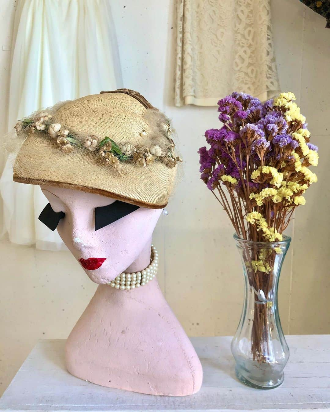 NUTTY Vintage&Collectibleさんのインスタグラム写真 - (NUTTY Vintage&CollectibleInstagram)「👒special new arrival👒  Spring & Summer Hats/Head dress  ラフォーレ原宿POPUPに先駆けて、これからの季節にぴったりなHats/Head dressが堀江本店に大量入荷いたしました！💐  夏のお出かけに、パーティーやウエディングにいかがでしょう？ 和洋折衷、浴衣やドレス... 自由にお洋服と合わせて、ヘアアレンジも楽しみましょう!👒  ┈┈┈┈┈┈┈┈┈┈┈┈┈┈┈┈┈ 【NUTTY通販について】 ⚫︎SNS掲載商品は通販可能です。お気軽にDMにてお問い合わせ下さい。 ⚫︎＜ONLINE STORE＞http://nutty.theshop.jp/ （プロフィールページURLよりアクセス出来ます） ┈┈┈┈┈┈┈┈┈┈┈┈┈┈┈┈┈  #nuttyvintage#vintage #vintagefashion#南堀江#古着#1940s#1950s#1960s#1970s #1980s #80s #vintageheaddress #vintagehat #headdress #ootd #vintageootd」5月24日 15時26分 - nutty_vintage