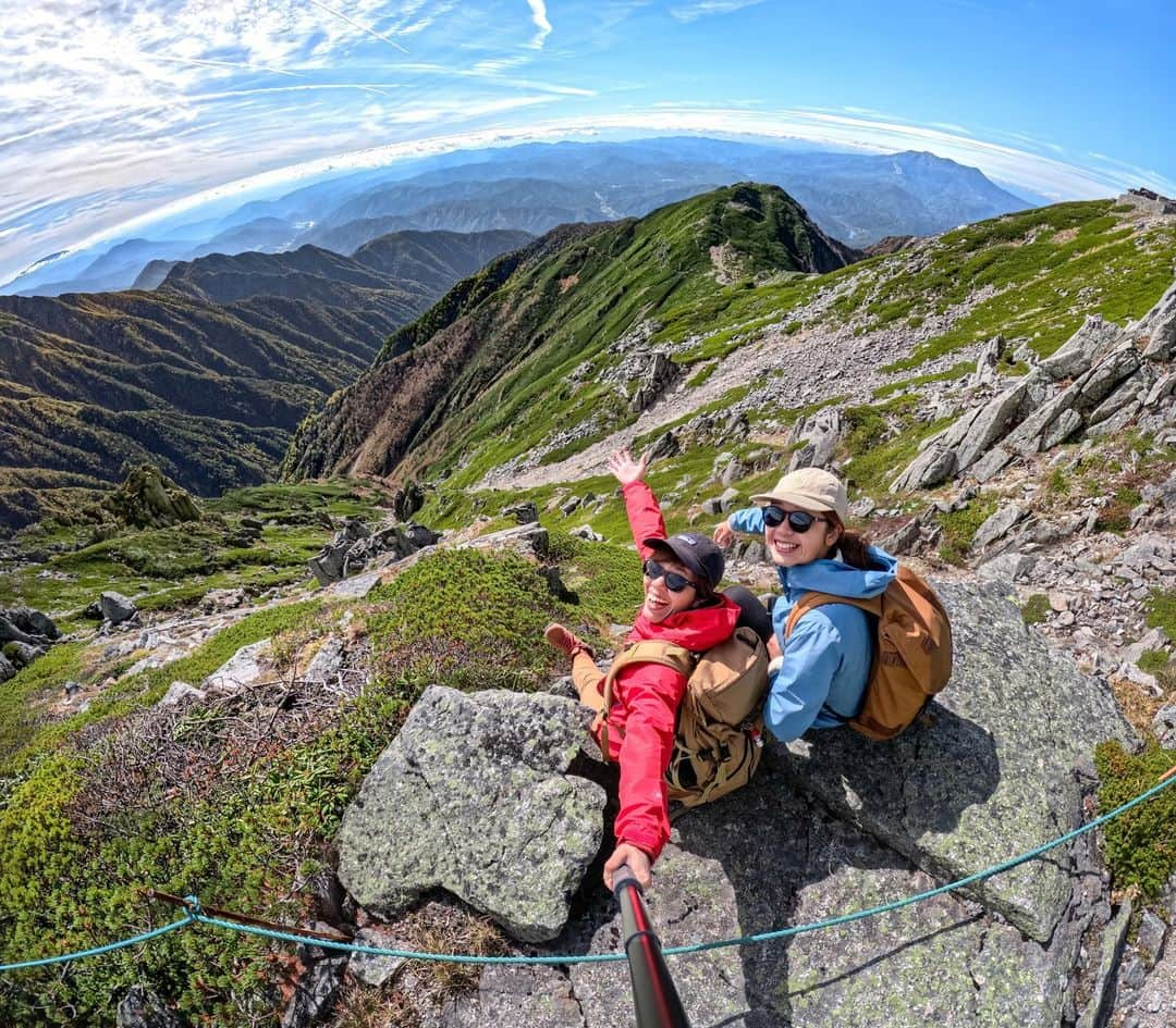 GoProさんのインスタグラム写真 - (GoProInstagram)「登山中、絶景を前に一休憩 ⛰️☕️ 📷 @kaaaech + #GoProHERO11 Black ・ ・ ・ #GoPro #GoProJP #登山 #トレッキング #長野」5月24日 15時47分 - goprojp