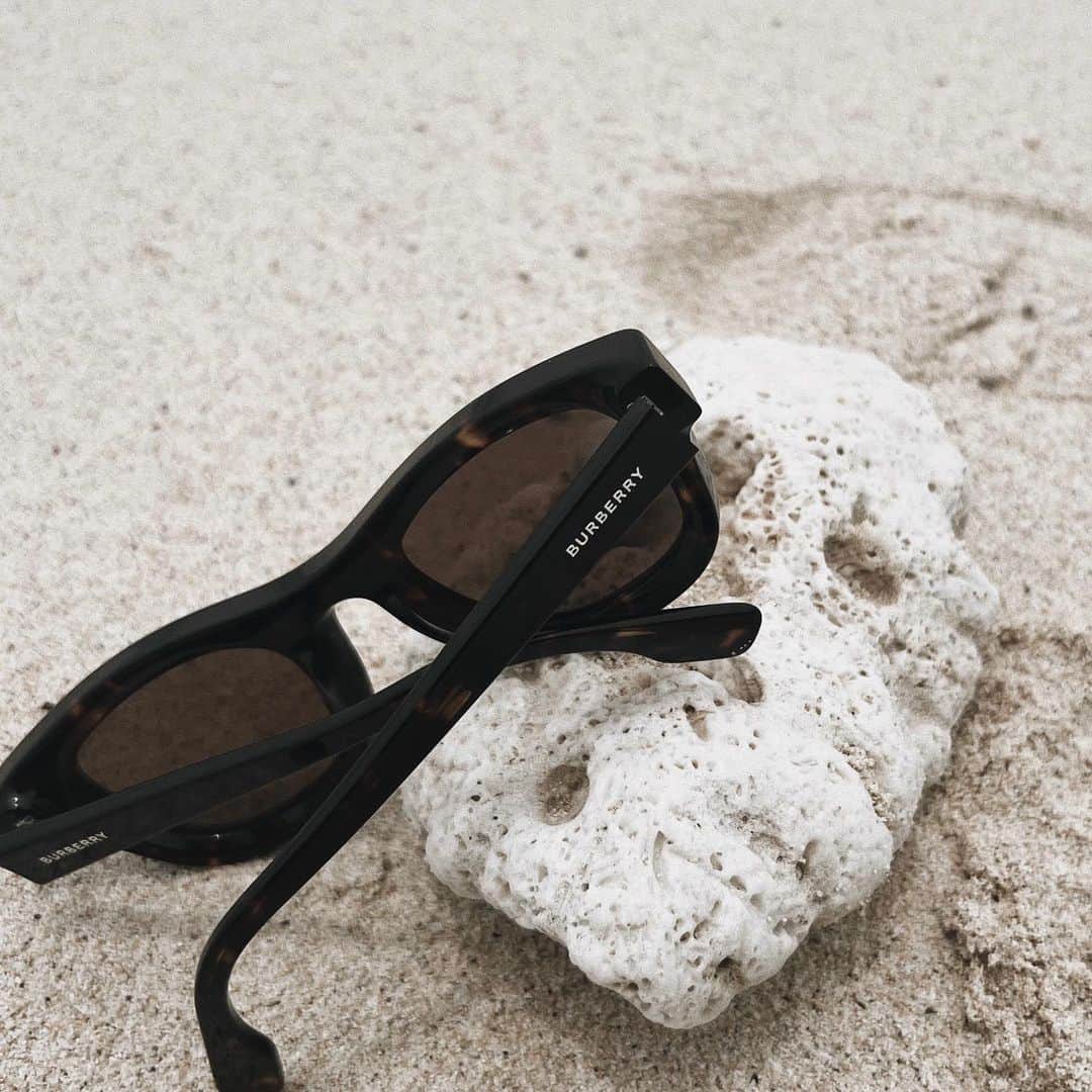 古泉千里さんのインスタグラム写真 - (古泉千里Instagram)「#burberry 🖤🤎  #sunglasses」5月24日 16時00分 - chisamipo1030
