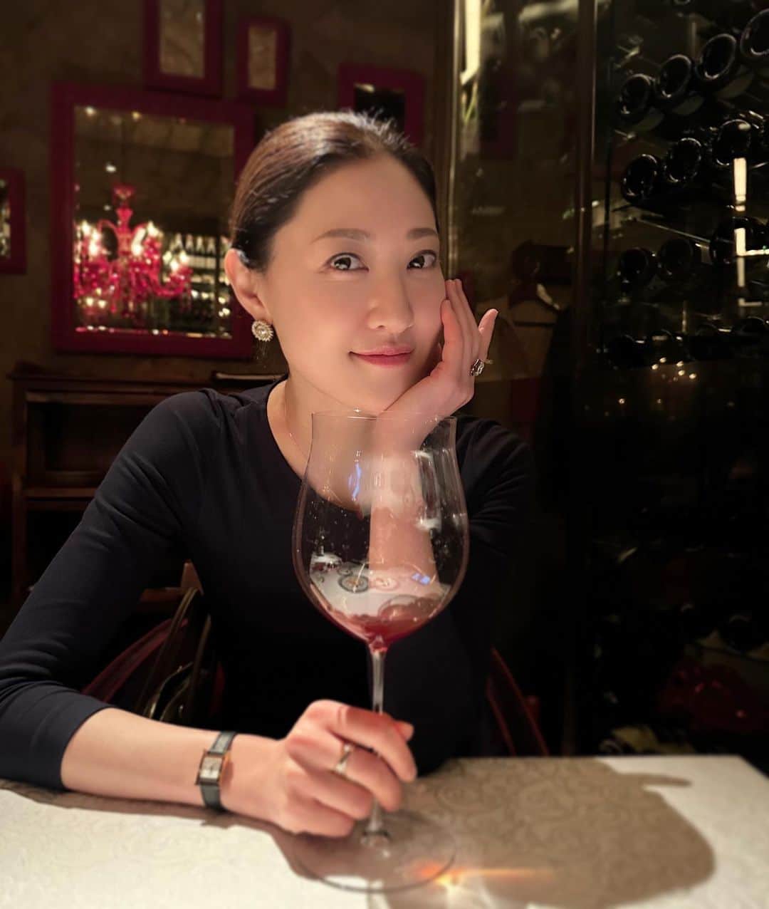 枝並千花さんのインスタグラム写真 - (枝並千花Instagram)「同い年のワインと、美容アイテム✨  Thank you🎁✨ @chikaedanami」5月24日 16時01分 - chikaedanami