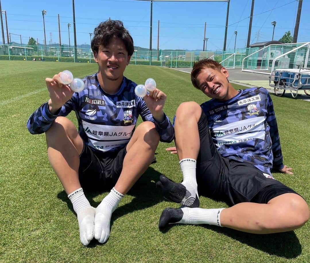 松本拓也のインスタグラム：「足首の御守り。 Activital @activital.official   こんなのあったらいいなをすぐ開発しちゃう社長。。 @toshioteranishi   いつもありがとうございます😊  #アクティバイタル #フットサポーター #上手い奴は履いている #上手くないけど履かせてもらってます #ProにX #グリップ最高」