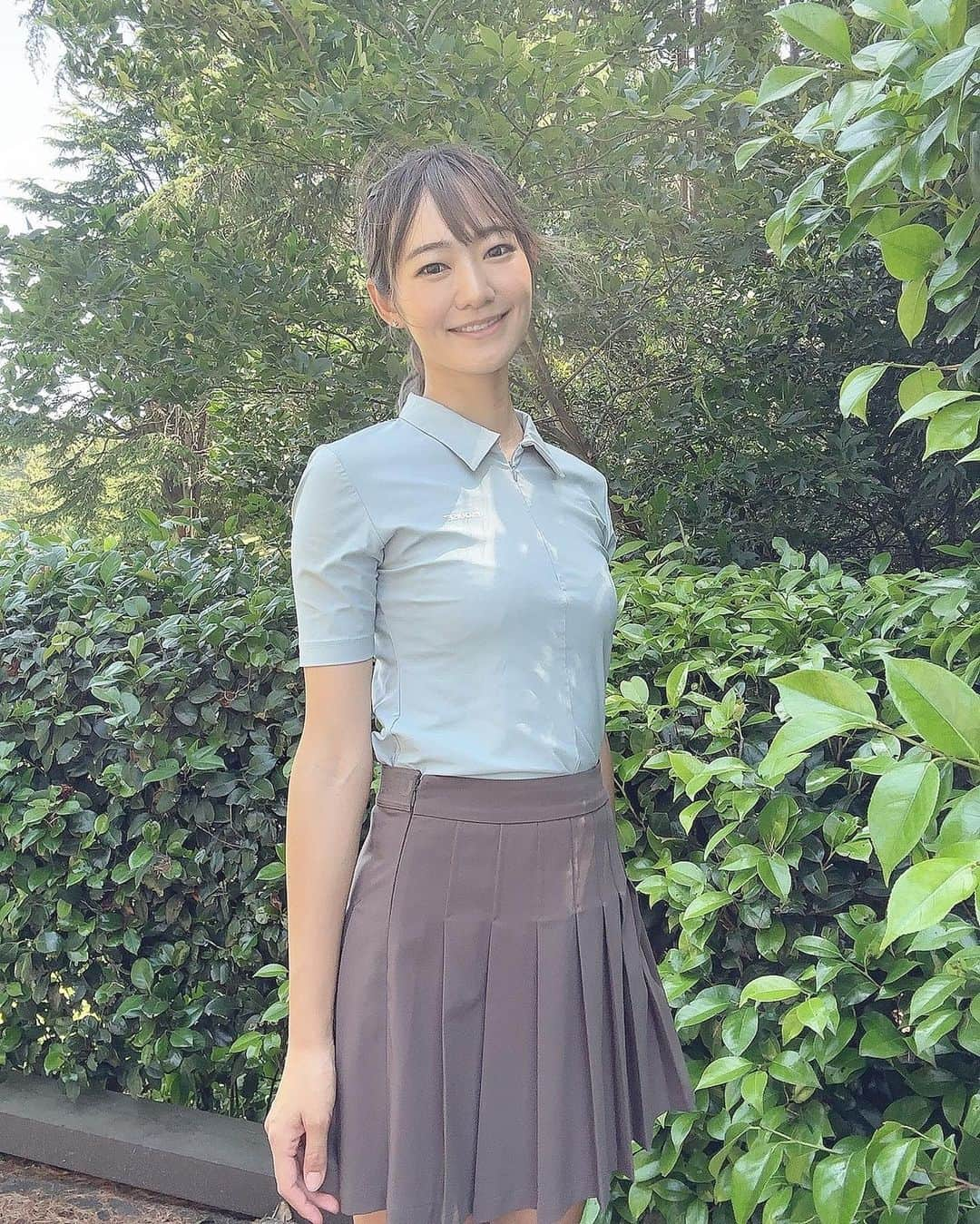 小田唯さんのインスタグラム写真 - (小田唯Instagram)「今日は晴天のゴルフ⛳️💕 昨日の気温を引きずってたのか朝は少し肌寒かったけどゴルフ日和でしたね🥰❤️  今日選んだのは新しくゲットした @byesquise のウェア🩷 上質な素材だからお上品に見える✨  #ゴルフ女子#ゴルフ女子コーデ#ゴルフ#ゴルフ好きな人と繋がりたい#ゴルフコーデ#関東ゴルファー #golf#golfstagram#golfwear#golfaddict」5月24日 16時13分 - oda_yui