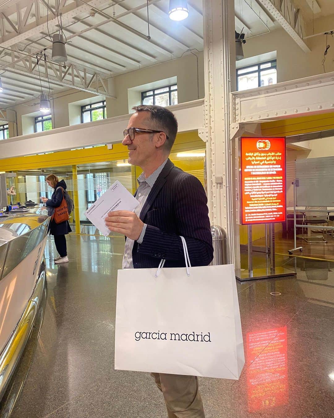 ガルシアマドリッドのインスタグラム：「Votando por correo   @garciamadrid #garciamadrid」