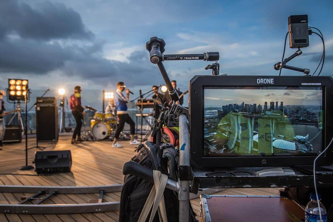 OneRepublicさんのインスタグラム写真 - (OneRepublicInstagram)「As far as video shoot locations, this is UP THERE. RUNAWAY this Friday. @marinabaysands」5月25日 6時00分 - onerepublic