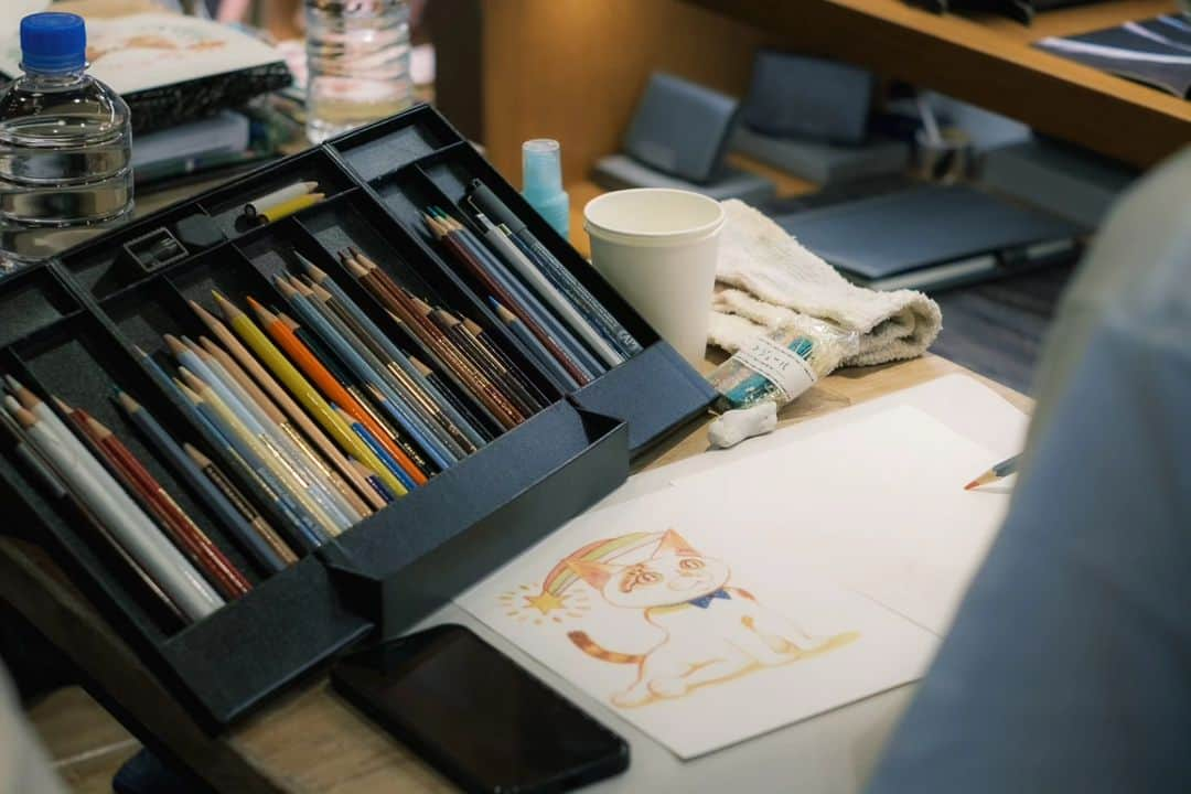 hoshino katsuraさんのインスタグラム写真 - (hoshino katsuraInstagram)「【お絵描きファミリア会③】⁡ ⁡⁡ 楽しい時間でした。⁡ ⁡⁡ ⁡ご参加くださった皆さま、⁡ ⁡イベントにご協力いただいた⁡ ⁡ ⁡@kunisawa_brewing さま、⁡⁡ ⁡@blessing_official22 さま、⁡ 我が⁡友人⁡、⁡ ⁡ありがとうございます。⁡ ⁡⁡ 皆さまのおかげで開催できました⁡イベントにて得た収益は、すべて保護猫活動の団体さまへ寄付させていただきます。⁡⁡ ⁡⁡ みんなが幸せになる世界が広がりますように。⁡ ⁡⁡ ⁡⁡  ⁡#お絵描きファミリア⁡ ⁡#お絵描きファミリア会 ⁡ ⁡#KUNISAWA⁡ ⁡#kunisawabrewing ⁡ ⁡#Blessing⁡ ⁡⁡ ⁡」5月24日 16時42分 - katsura_5600