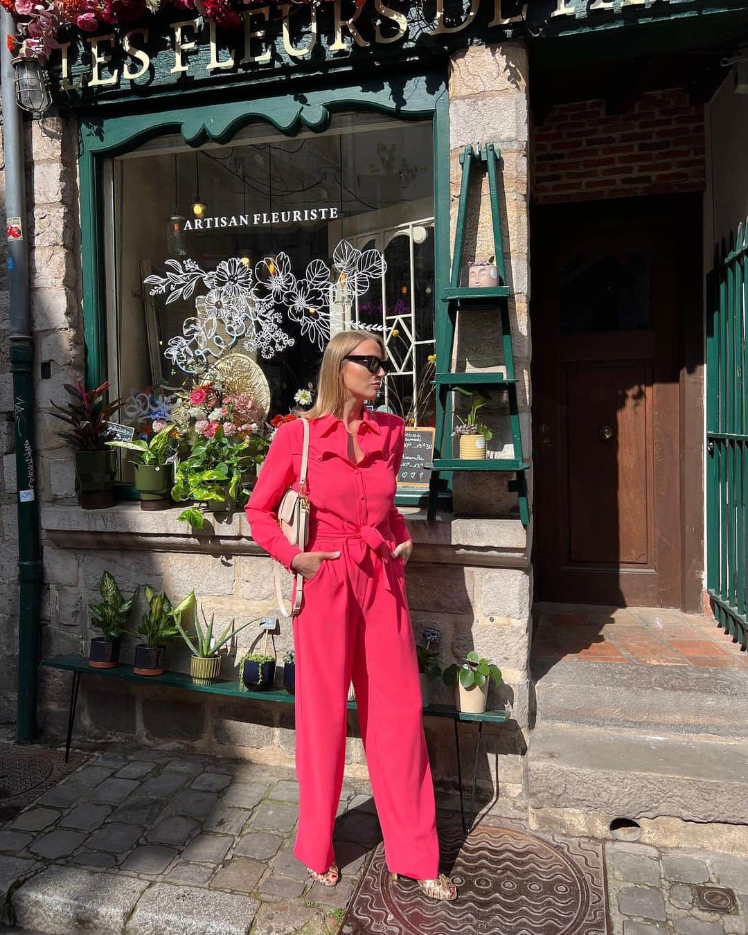 タラジャーモンのインスタグラム：「Pink Therapy ❤️ @mmequeenb   #taragirl #tarajarmon #fashion #PE23 #newin」