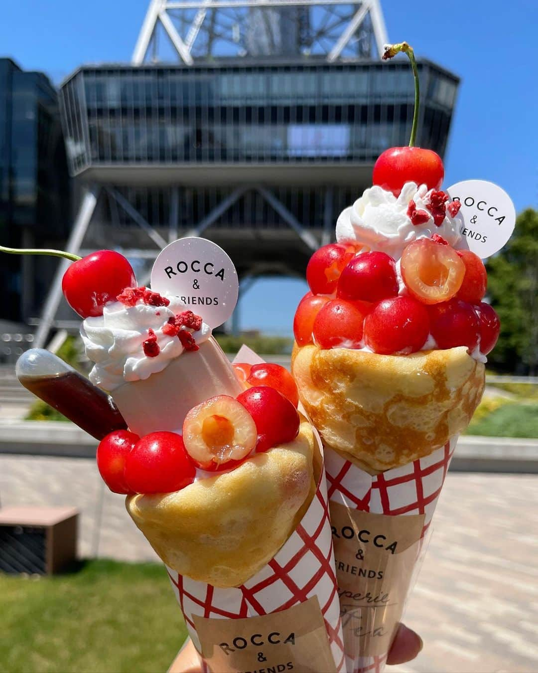 もーさんさんのインスタグラム写真 - (もーさんInstagram)「(*˘︶˘*).｡.:*♡ ♡♡♡ さくらんぼ🍒クレープ🍒 ・ 📍ROCCA&FRIENDS CREPERIE to TEA    名古屋店 @rocca.creperie.nagoya  ・ 5/8～始まった ◎さくらんぼクレープ3種類 🍒🍒🍒🍒🍒🍒 ・ ◇シングル ¥1280 ◇ダブル ¥1480 ◇パンナコッタ ¥1480 ・ ♦ダブル もちもち生地で 乳酸菌入のクリーム使用 甘さ控えめでさっぱり〜 ・ ♦パンナコッタ もっちりパンナコッタにほろ苦 紅茶カラメルソース！ ・ さくらんぼ大好き♡ 見た目も可愛いさくらんぼ🍒🍒🍒 ・ さっぱりクレープで美味しかった〜 ・ ・ *☼*―――――*☼*――――― ◇名古屋市中区錦3丁目15-11 ◇11:00～20:00 ◇052-211-9300 *☼*―――――*☼*――――― #roccaandfriendscreperietotea #ロッカアンドフレンズクレープリートティー名古屋店#ロッカ#さくらんぼ#さくらんぼクレープ#シングル#ダブル#パンナコッタ#サクランボ#名古屋クレープ#名古屋カフェ#名古屋スイーツ#愛知スイーツ#愛知カフェcherry」5月24日 16時51分 - mouusan