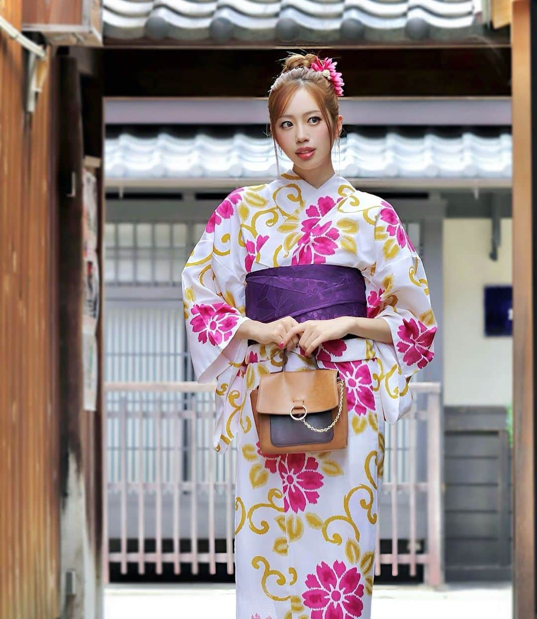 央川かこさんのインスタグラム写真 - (央川かこInstagram)「京都で今年初の浴衣👘  海外からの観光客の方がたくさんいたから コロナ前に戻った感じがして嬉しかった🥰☘️ ・ ・ #浴衣 #ゆかた #着物 #浴衣ヘアアレンジ #浴衣ヘア #京都 #祇園 #撮影会 #撮影 #レースクイーン #ラウンドガール #モデル #ダイエット #トレーニング #筋トレ #ファスティング #アップヘア #お団子ヘア #ヘアアレンジ」5月24日 16時48分 - kako.717