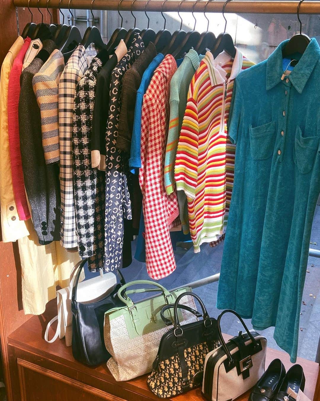 のインスタグラム：「Discover #VintageClothing at @vintageqoo Omotesando store🦋  ▼Customer service English/Chinese/Korean/Japanese *Please feel free to contact us! *商品が見つからない場合にはDMにてお問い合わせください   ▼International shipping via our online store. Link in bio.  #tokyovintageshop #오모테산도 #omotesando #aoyama #表参道 #명품빈티지 #빈티지패션 #도쿄빈티지샵  #ヴィンテージファッション #ヴィンテージショップ #古着 #diorjacket #christiandior」