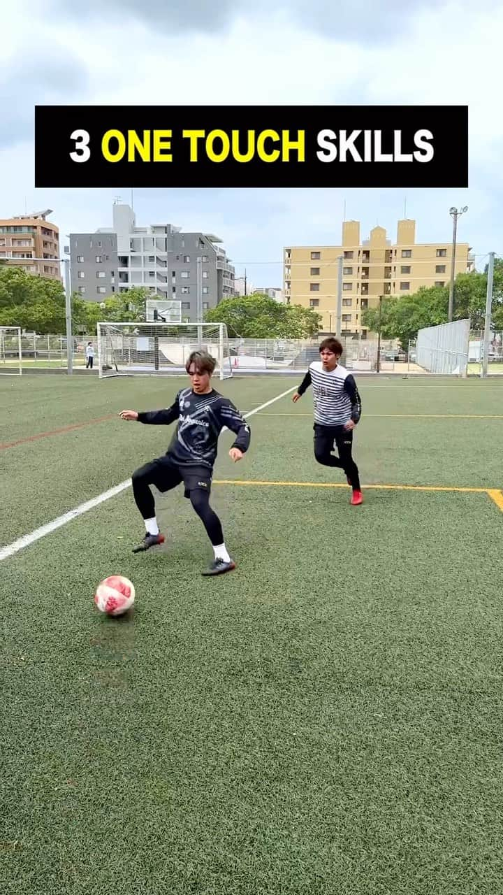 タクヤのインスタグラム：「LEARN EFFECTIVE 1 TOUCH SKILLS!! 1タッチテクニック3選 ⁡ @regate_takuya  ⁡ #football #soccer #サッカー #ドリブル #ドリブル塾」