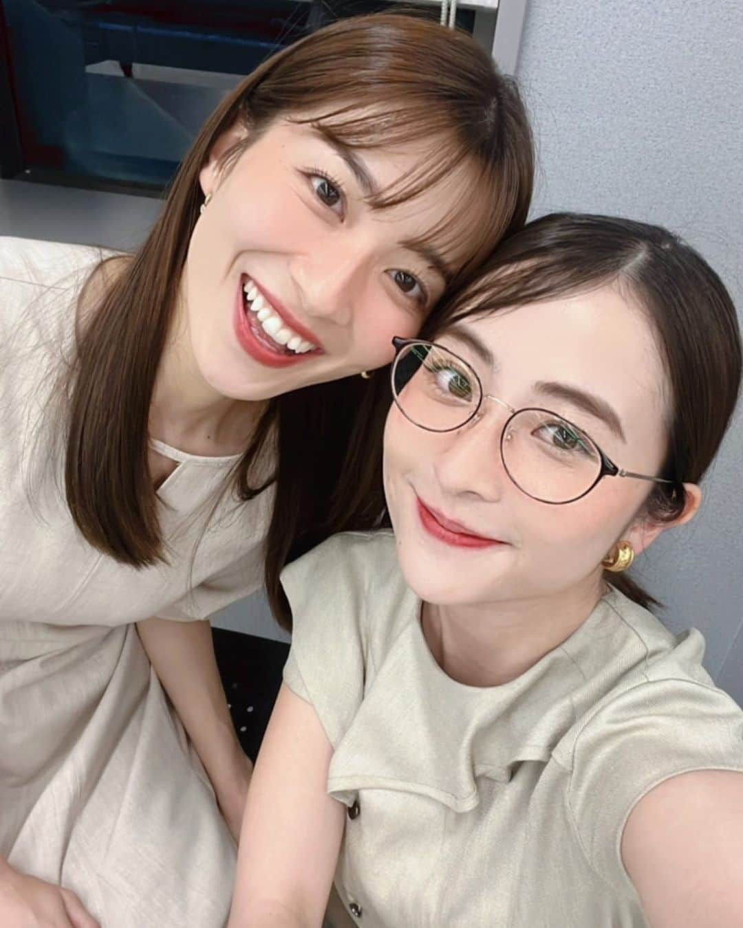 山本里菜さんのインスタグラム写真 - (山本里菜Instagram)「. ズキュン♡  まおこさんに会うと 話し込んじゃう🤭✨  話足りないので ゆっくりご飯行きましょね❤️  #日比麻音子  #山本里菜 #青学ミスコン  #先輩後輩 #メガネ姿珍しい👀」5月24日 17時07分 - rinayamamoto_0622