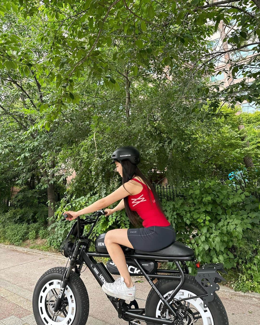 ナム・ユジョンさんのインスタグラム写真 - (ナム・ユジョンInstagram)「🚲♥️」5月24日 17時15分 - braveg_yj