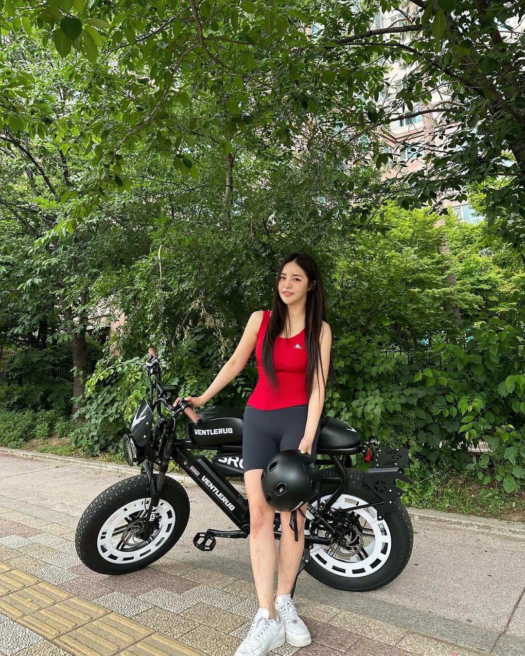 ナム・ユジョンのインスタグラム：「🚲♥️」