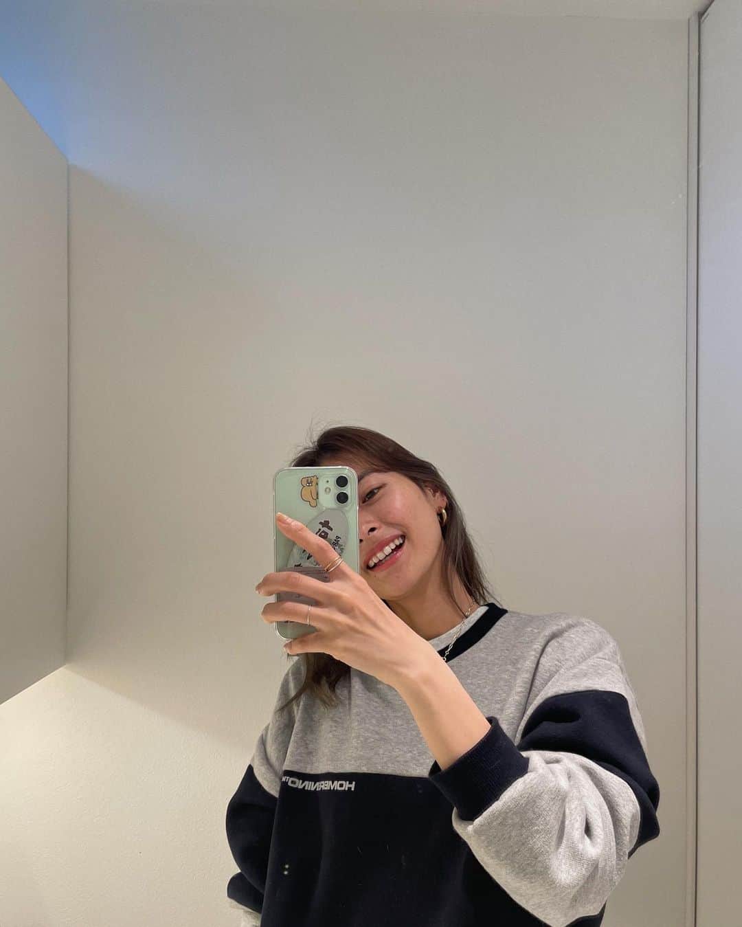松本瞳のインスタグラム：「歯のケアについて✍️ TO BE FRESH のホワイトニングエッセンスプレミアム を使い始めました🌿 @tobefresh_jp . いつもの歯磨き後にプラスするだけだから、毎日続けてみる💪✨ 使ってみて経過書きますっ . #TOBEFRESH #けずらないホワイトニング #ホワイトニング #pr」
