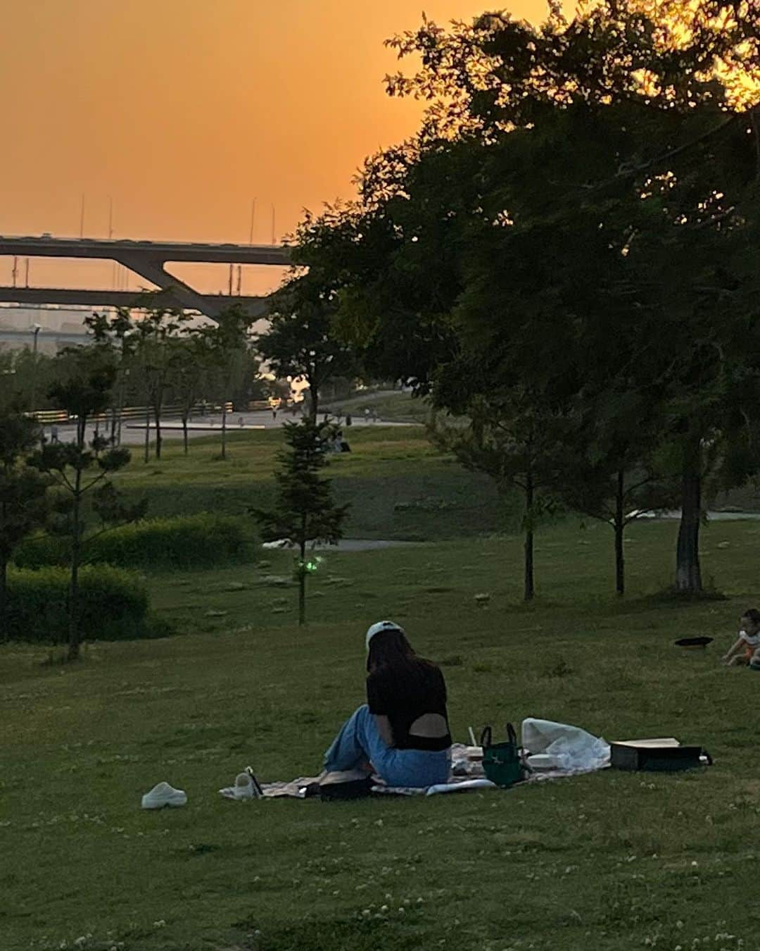 ナウンのインスタグラム：「5월 가지마 ~🍃🌳」