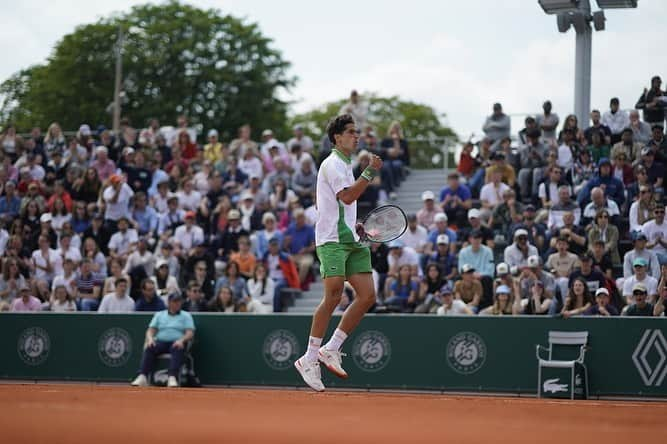 ピエール＝ユーグ・エルベールさんのインスタグラム写真 - (ピエール＝ユーグ・エルベールInstagram)「Encore de magnifiques émotions sur ce court 14.. Merci pour tout le soutien 🙏🏼 Il n’a manqué que la victoire mais après cette année de galère la vraie victoire pour moi c’est d’avoir pu rejouer à ce niveau. Bravo @karatsev93 !  Maintenant place au double la semaine prochaine avec @nicomahut 💪🏽👌🏻  📸 Nicolas Gouhier/FFT」5月24日 17時32分 - pierrehuguesherbert