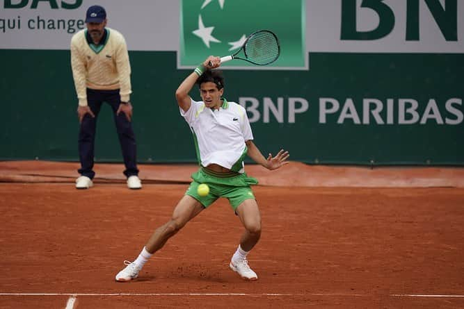 ピエール＝ユーグ・エルベールさんのインスタグラム写真 - (ピエール＝ユーグ・エルベールInstagram)「Encore de magnifiques émotions sur ce court 14.. Merci pour tout le soutien 🙏🏼 Il n’a manqué que la victoire mais après cette année de galère la vraie victoire pour moi c’est d’avoir pu rejouer à ce niveau. Bravo @karatsev93 !  Maintenant place au double la semaine prochaine avec @nicomahut 💪🏽👌🏻  📸 Nicolas Gouhier/FFT」5月24日 17時32分 - pierrehuguesherbert