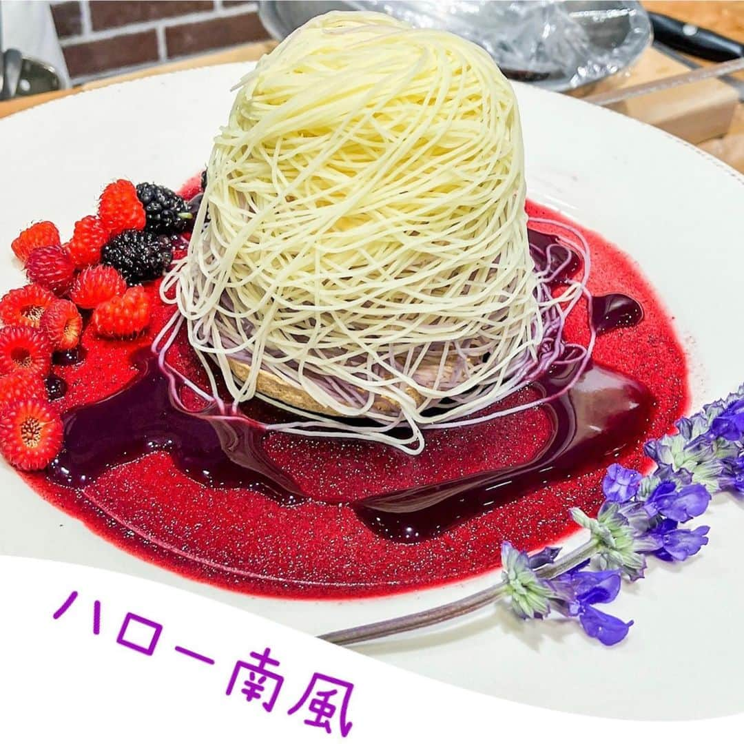 鳥越佳那のインスタグラム：「【限定１０食!!さつまいもの特別モンブラン🍠✨】  ＊＊＊＊＊＊＊＊＊＊＊ 【HELLO南風】 📍ガーデンハウス   鹿児島県鹿屋市浜田町1349-1  📍福岡空港店   福岡空港国内線旅客ターミナル２F 📍@inst1143 ＊＊＊＊＊＊＊＊＊＊＊  さつまいもスイーツなどを販売されている南風ガーデンで先日、トカラ山羊の赤ちゃんが誕生しました🐐  出産お祝いとして 5月20日・21日限定で提供されたのが “モンブラン白南風”特別バージョン🍠♪  いつもは  “コガネセンガン"のモンブランクリームですが... 今回はさらに "紫芋・アヤムラサキ”のクリームも追加っ🍠✨ スペシャル感満載のグラデーションに感激でした🥹❣️  🍠お芋の甘さはもちろん 🍓ベリーのさっぱりした酸味と 🍠焦がし焼き芋のほろ苦さもあって なんとも多幸感が詰まったモンブラン🥰  改めて  トカラ山羊の赤ちゃんの誕生 \\おめでとうございます🐐🎊//  店舗では\\生絞り//してくださいますが ギフト用のモンブランもあり 手軽に食べられるのも嬉しい〜🤤 【ふるさと納税返礼品】にもなっていますよ💡  〜〜〜〜〜〜〜〜〜〜 ↓ふるさと納税はこちら💁‍♀️↓ @furusato_kanoya   〜〜〜〜〜〜〜〜〜〜  ...先日、福岡空港店でも発見👀‼︎ 出張の合間にちゃっかり“お芋補給”をしましたとさ🤭💕 . . #南風の丘 #南風ガーデン #九州 #鹿児島県 #鹿屋市 #かのや  #大隅半島 #visitosumi #福岡空港 #福岡空港グルメ #鹿屋カフェ #鹿屋ランチ #鹿児島スイーツ #鹿屋スイーツ  #さつまいもスイーツ#モンブラン  #さつまいもモンブラン #さつまいも  #コガネセンガン #紫芋 #アヤムラサキ #地域おこし協力隊 #かのやPRレポーター #さつまいもアナウンサー」