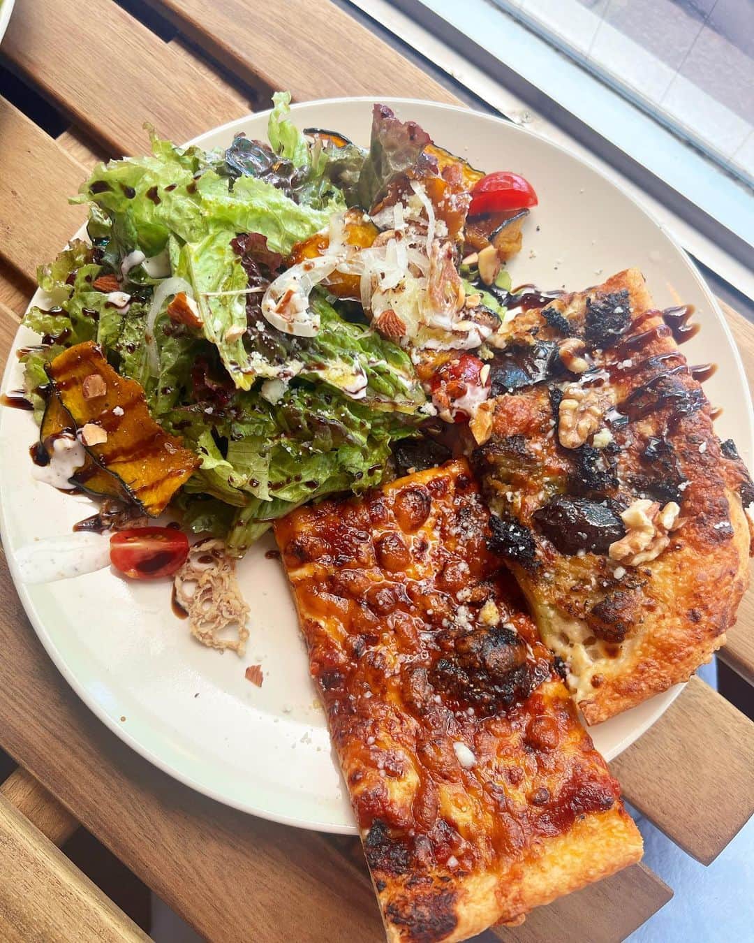 中村かなのインスタグラム：「🍕🍕🍕 ・ ・ ここのピザとーってもおいしかった😋 手作りのコーラも🍹🫶 ・ ・ 📍 @tonytonypizza  ・ ・ #名古屋ディナー #名古屋駅グルメ #名古屋駅ランチ #名駅ランチ #名駅グルメ #名駅ディナー #名古屋ランチ #名古屋グルメ #名古屋レストラン #名古屋観光 #名古屋旅行 #中村区役所 #太閤通 #名古屋ピザ #ピザランチ #ピザ #tonytonypizza #pizza #pizzalover」