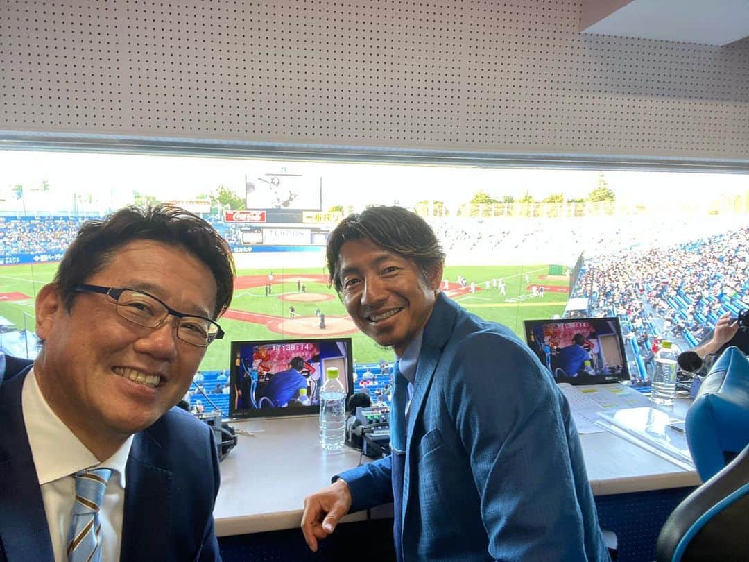 古田敦也のインスタグラム：「ヤクルト対阪神 @神宮球場  鳥谷さんと解説ご一緒です。顔も声もいいからなぁ(^^)   関テレです。」