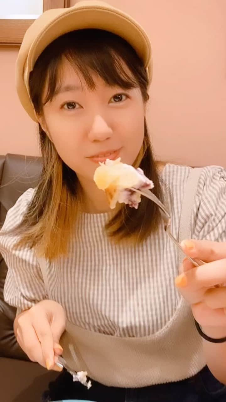 鈴木のぞみのインスタグラム：「ただただ美味しいアップルパイを食べている女です😊  食べているのは グラニースミスのアップルパイ🍎  #美味しいもの好きな人と繋がりたい #アップルパイ # グラニースミス #grannysmith #美味しいもの探し隊 #のぞみん #ハラペコ兄妹 #おいしいもの巡り #おいしいもの大好き #美味しいもの巡り」