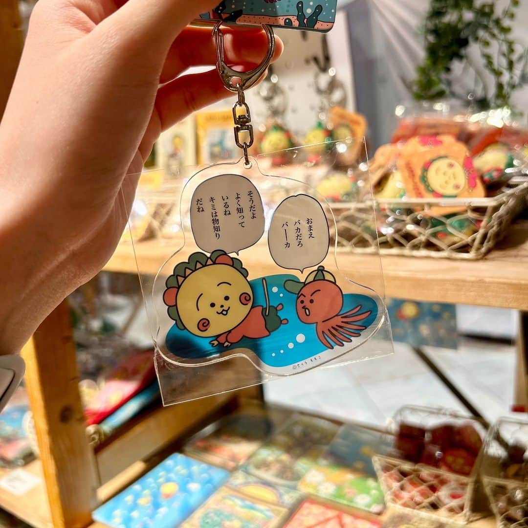 吉祥寺PARCOのインスタグラム：「COJI-COJI × Sunday Brunchを開催中のサンデーブランチでは、コジコジのグッズも販売中。 可愛いだけじゃなく大人に刺さるユーモアあふれる言葉も魅力💛 グッズはどなた様でもご購入いただけますので、お気軽にご入店ください！  📍4F @marucoji_cafe  #コジコジカフェ #コジコジ #さくらももこ #cojicoji #吉祥寺カフェ #吉祥寺parco #吉祥寺パルコ」