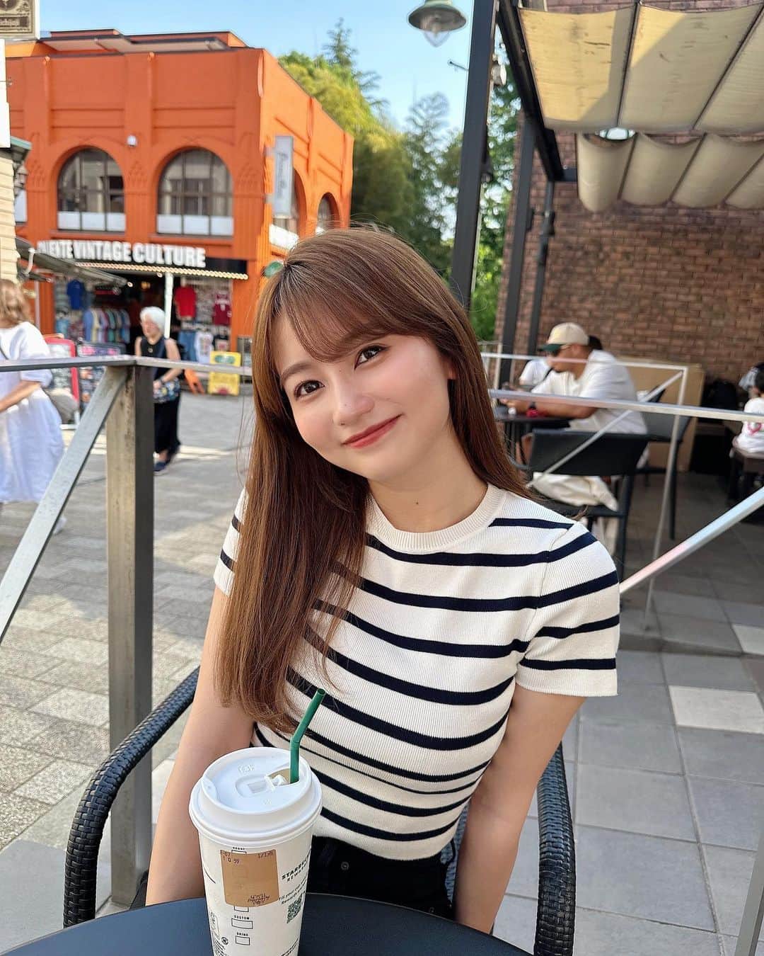 細沼紗花のインスタグラム：「.  最近暑くて早くも半袖ばかり🪸  おつめかわいくて🥹🫰🏽 Thanks ❤︎ @chipieee_nail_moeka   . #ネイル#ネイルデザイン#夏ネイル #tシャツ#ボーダー#ボーダートップス」