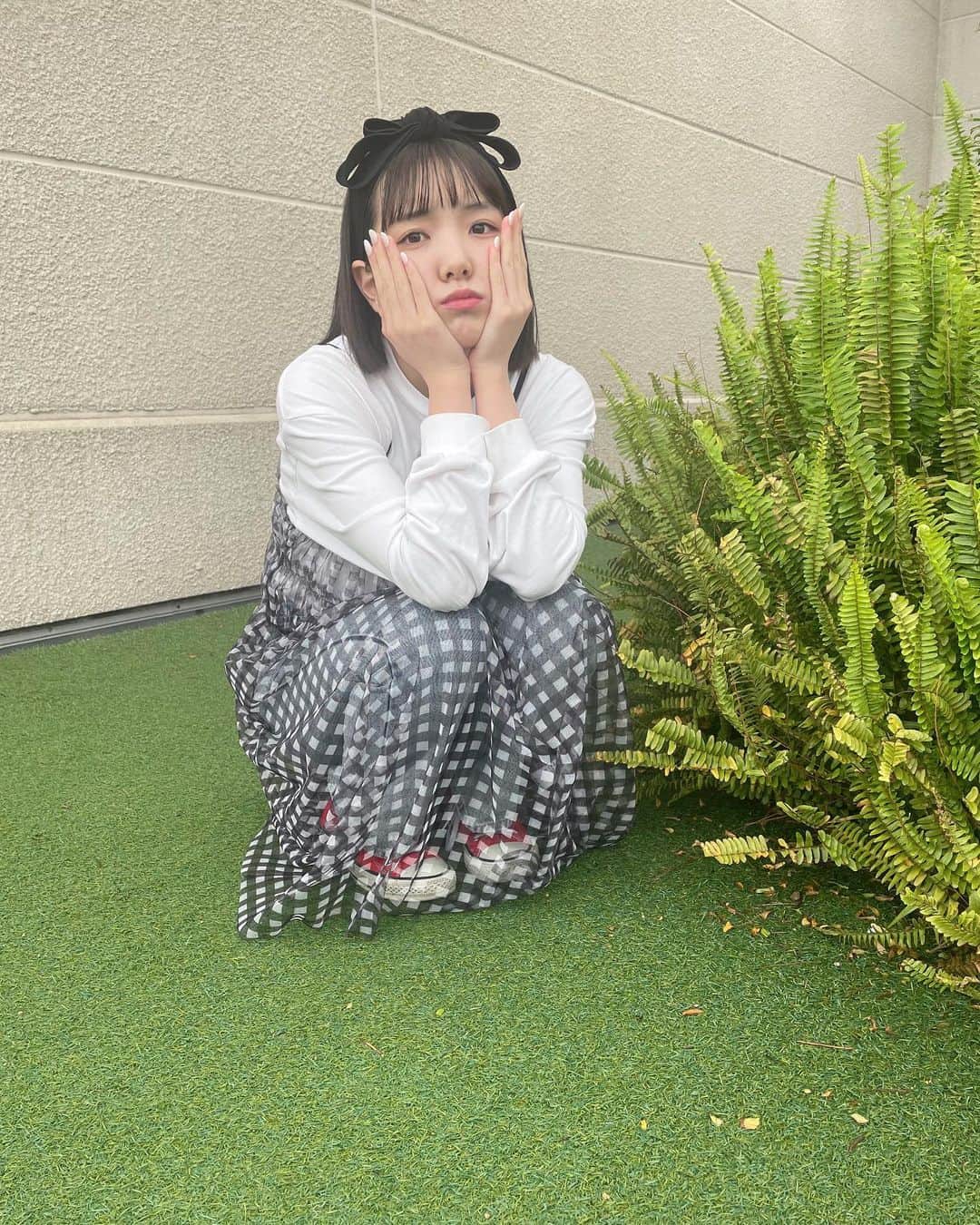 桜井えまさんのインスタグラム写真 - (桜井えまInstagram)「__☺︎︎︎︎  🆕item☆。.:＊・゜  赤のCONVERSEを差し色に🍒‎   #fashion  #style  #converse  #fyp  #07  #私立恵比寿中学  #エビ中  #instafashion  #ootd  #outfit  #カジュアルコーデ  #桜井えま」5月24日 17時54分 - emma_sakurai_official