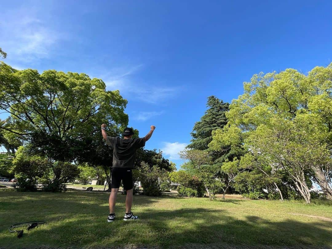 中西直人さんのインスタグラム写真 - (中西直人Instagram)「公園トレーニング。  気持ちいいんだこれが。  #中西辰 #公園トレーニング #sanrise」5月24日 17時55分 - sanrise.18