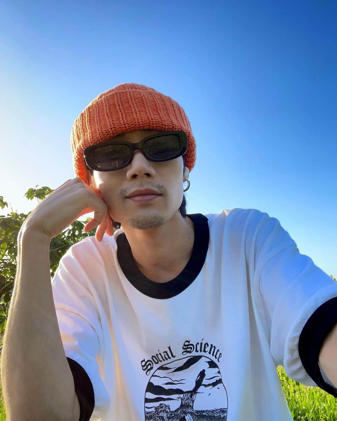 花沢将人のインスタグラム：「🌴🌺💐🌈」