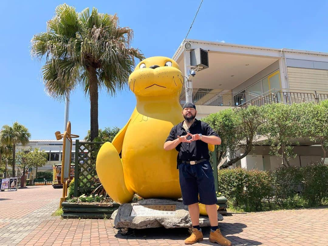 岡倫之さんのインスタグラム写真 - (岡倫之Instagram)「写ってないけど、側室とシーパラデートしてきた。  どんなアトラクションもお魚も動物さんもお花も側室と一緒だとより楽しいのぅ。写ってないけど。  仕事も、趣味も、プライベートも、女関係も充実させてこその人生じゃ！  東京近郊で貴様らのオススメの観光スポットはどこじゃ？  #八景島 #シーパラ #八景島シーパラダイス #イマジナリー彼女 #画面から出てこない  #デートなうに使っていいよ」5月24日 18時02分 - great_o_khan