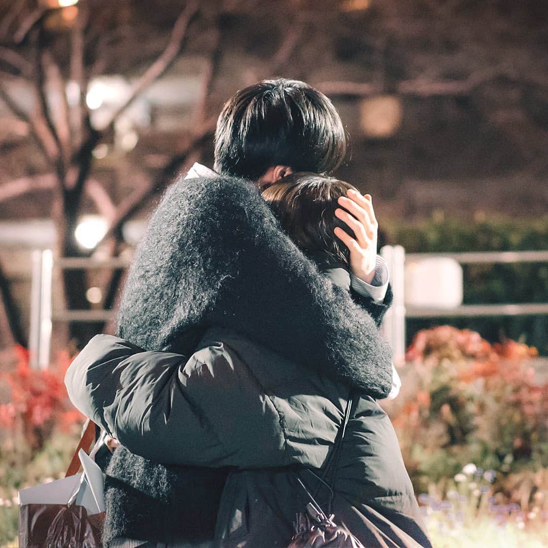 AbemaTV「オオカミちゃんには騙されない」のインスタグラム：「君のために、嘘をついた。嘘をつかせて、ごめんね。  ちせがオオカミだと知りながら最後まで 支え続けたおみ。  「最後まで一緒にいてくれてありがとう」  〜 ✽〜 ・〜 ✽〜 ・〜 ✽〜 ・〜 ✽〜 ・〜 ✽〜  花束とオオカミちゃんには騙されない💐🐺 【5/28まで】ABEMAで全話無料配信！  最終回未公開映像も配信中！ 詳しくはストーリーズをチェック ▶︎ @ookami_official   〜 ✽〜 ・〜 ✽〜 ・〜 ✽〜 ・〜 ✽〜 ・〜 ✽〜  #齊藤なぎさ (19) @saitou_nagisa #美月 (22) @lxxe_myself.8 #永井愛実 #まんちゃん (20) @nagai_manami_0921 #ちせ #치세 (24) @peach_chu_ #中川紅葉 (22) @kureha_nakagawa #かりん (17) @sunazurisuki_  #夏生大湖(21) @omi.natsuki.official #柊太朗(22) @tar0tar0tar0shi #今井竜太郎(17) @ryutaro__imai #ロビン(19) #robin #로빈 @thereal_robin_ #マテウス(22) @spicegirl.jp  〜 ✽〜 ・〜 ✽〜 ・〜 ✽〜 ・〜 ✽〜 ・〜 ✽〜  #花束オオカミ #花束とオオカミちゃんには騙されない #韓国語 #韓国 #JKの素敵な思い出 #fjk #sjk #ljk #恋愛 #告白」