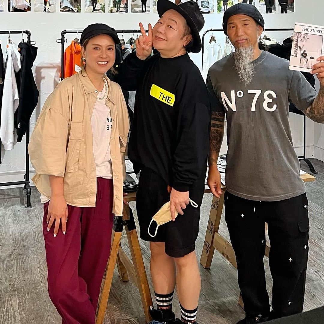 しげるちゃんさんのインスタグラム写真 - (しげるちゃんInstagram)「先週は展示会weekでした『YANUK』の展示会ではBerBerjinとのコラボのオフホワイトデニムをお願いしました。これ、良く見ると、うっすらとペインティングしていて可愛いの。履き心地の良い生地な上に、ウェストもストレスフリーな対応。そして別日は『73r』では沢山のアイテムを、お願いしちゃいました。どちらも届くのが楽しみ過ぎます　 #yanuk #73r #展示会 #fashion #lifestyle #デニム #秋冬アイテム #berberjin」5月24日 18時10分 - shigeru39