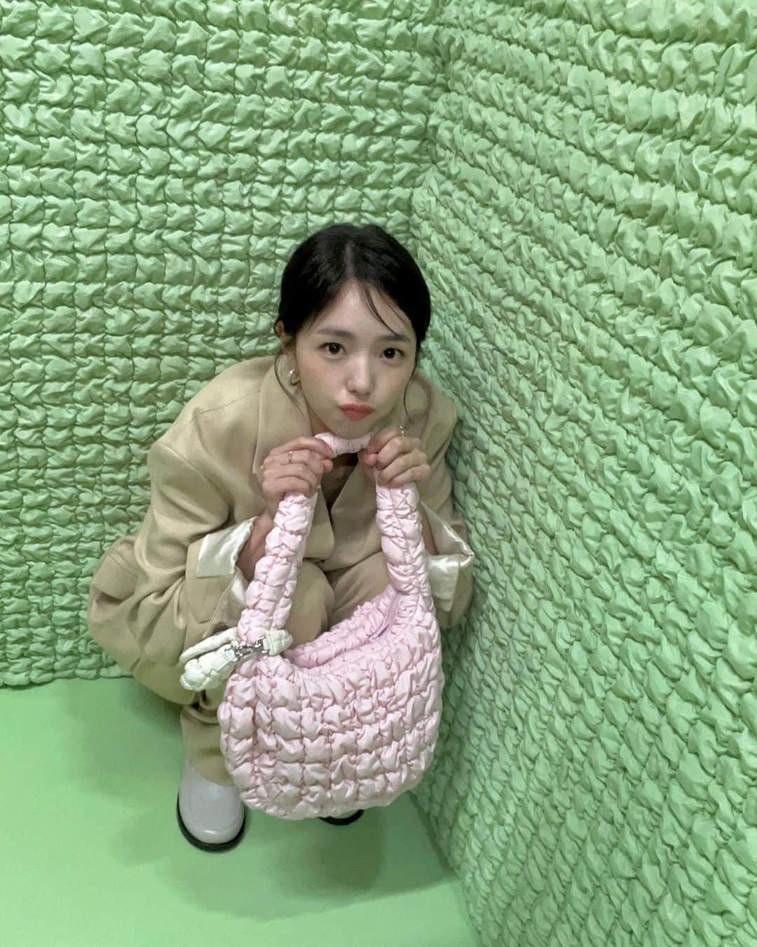 チェ・スビンのインスタグラム：「#COS퀼티드백팝업스토어 #COSSeoul」