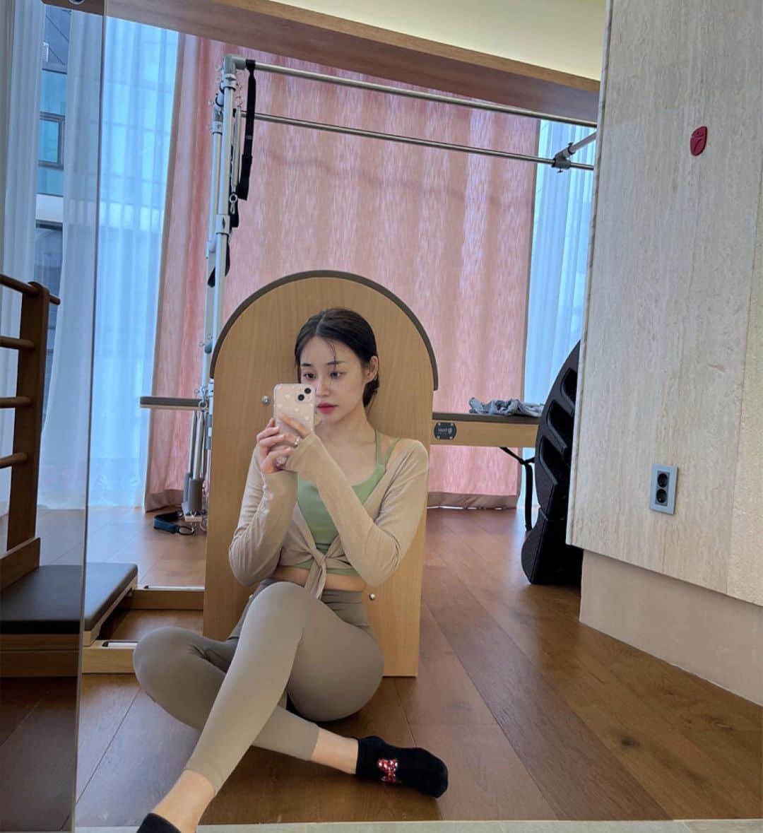ユナのインスタグラム：「_ 힘들지만 개운해,, 🌸💜,」