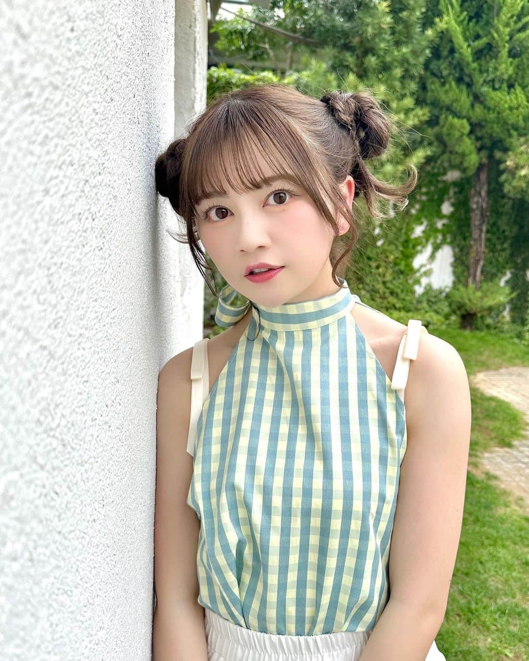 廣川奈々聖のインスタグラム：「. ⁡ この日のスタイリングとっても好きだったな🎶📸 自分なんだけどね ˆ. ̫.ˆ 🌷笑 ⁡ ⁡ メイクは自分で お団子は はるちゃんがしてくれた🐇♡ 天才！ ⁡ ⁡ ⁡ ⁡  #お団子ヘア #ツインアレンジ #ひつじヘア #撮影 #スポーツミックスコーデ #ぱっつん前髪 #japanesegirl #adidas #onitsuka #stylingbyme #summervibes」
