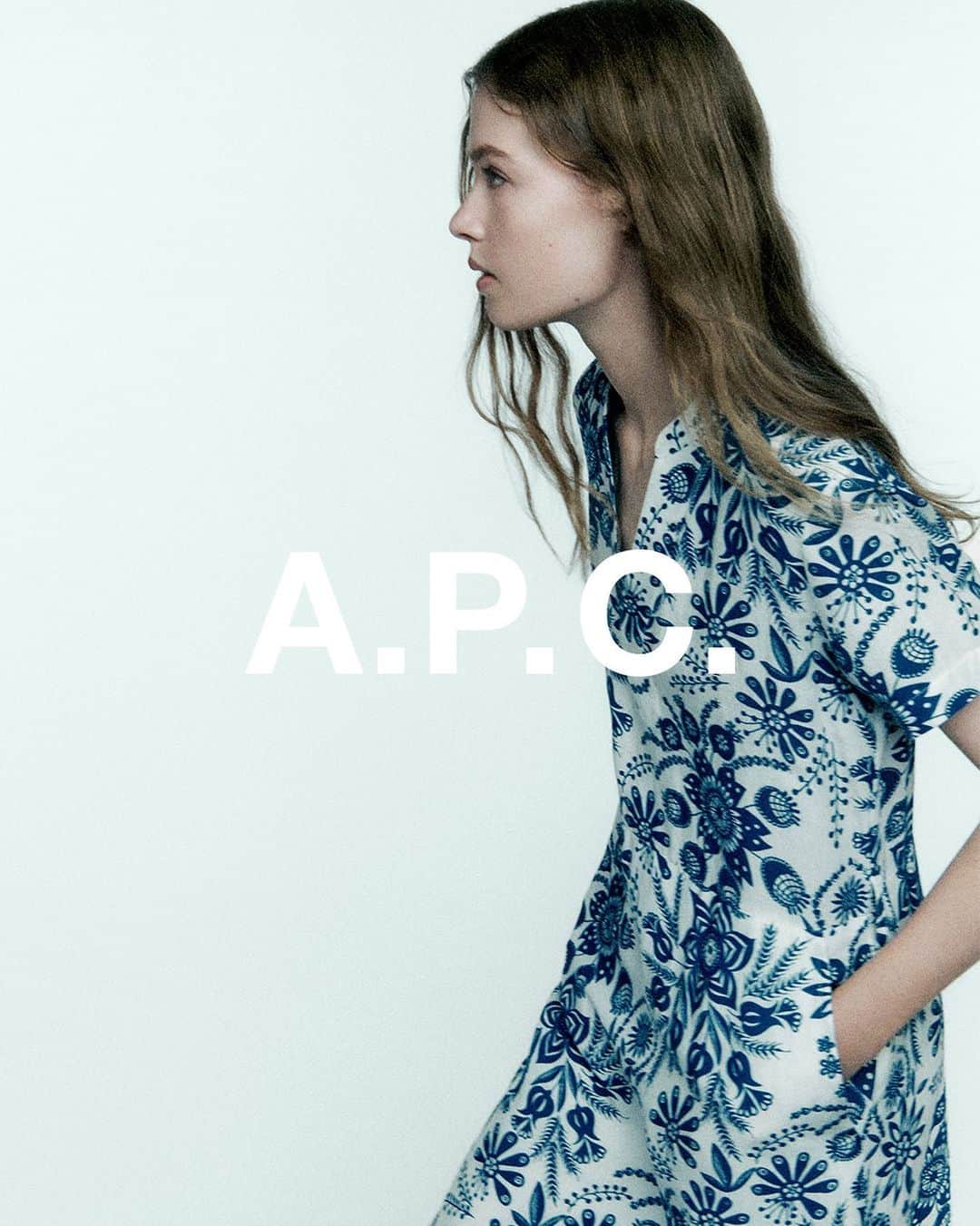 アーペーセーのインスタグラム：「Introducing the A.P.C. P/F23 collection.   Photographed by @robingaliegue and directed / styled by @suzannekoller the campaign for the A.P.C. Pre Fall 2023 collection focuses on allure.   From feminine silhouettes and delicate motifs to oversized shapes and large prints, in a classic A.P.C. fashion, the Pre Fall 2023 has a piece for everyone.   Discover more online and in-stores.   #APCParis」