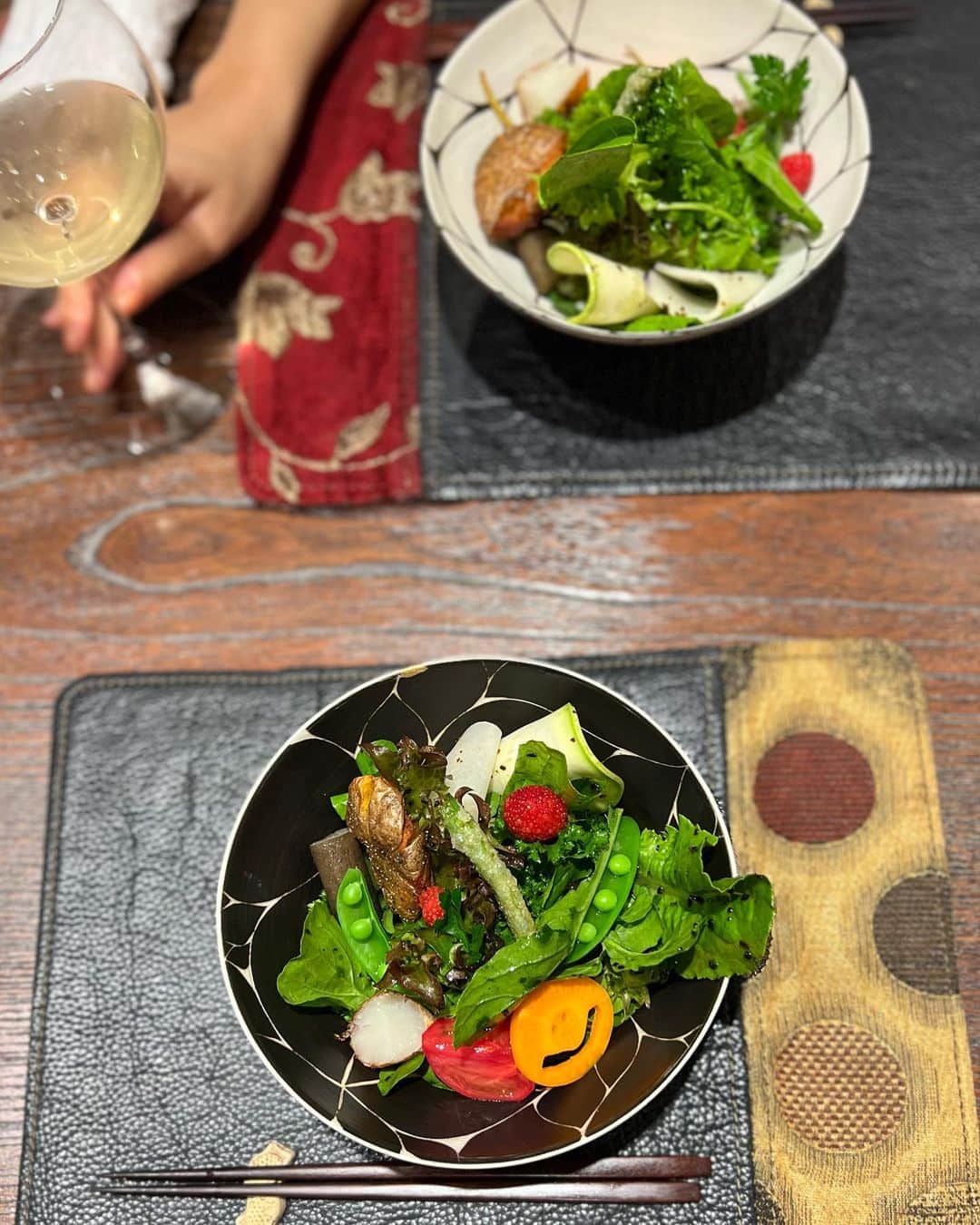 ケス Keisuiさんのインスタグラム写真 - (ケス KeisuiInstagram)「@zaiyuhasegawa 傳さんにて。 @osaki_yuka_mamiya と @sakiiiya の愉快メンバーすぎて、ひたすら笑いました🫶🫶🫶  お誕生日もお祝いしていただいてマンモス🦣ウレピーでした🥹🥹🥹  末永くよろしくお願いします🙏  #Asias50Best #Worlds50Best #Foodie #Awards #Tokyo #Foodstagram #Asia #AsiaRestaurants #Restaurants #RestaurantNews #Chef #Chefs #Gastronomy #DiningOut #FineDining #50BestTasteHunter #Gastronomy #FoodiesLife #DiningOut @puchi.jr @sanpellegrino_official @acquapanna #東京グルメ」5月24日 18時16分 - keisui