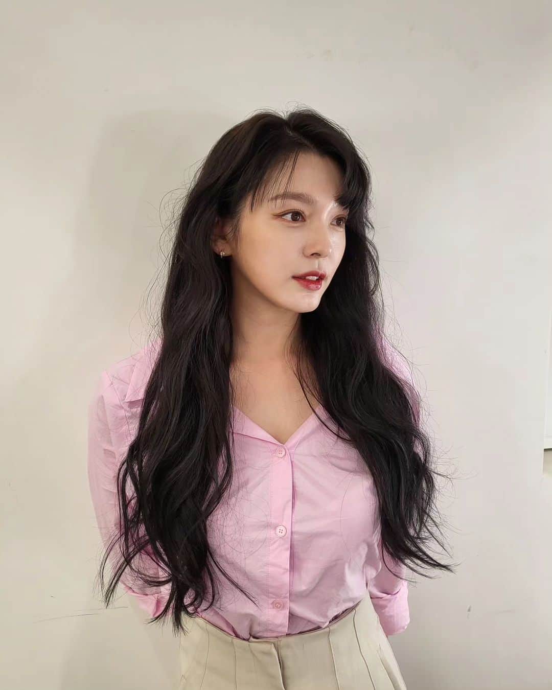 永井麻央のインスタグラム：「. 예쁘게 해주셔서 감사해용🥹💕 💄 @zz_d_o  💆🏻‍♀️ @aura_ddonddo」