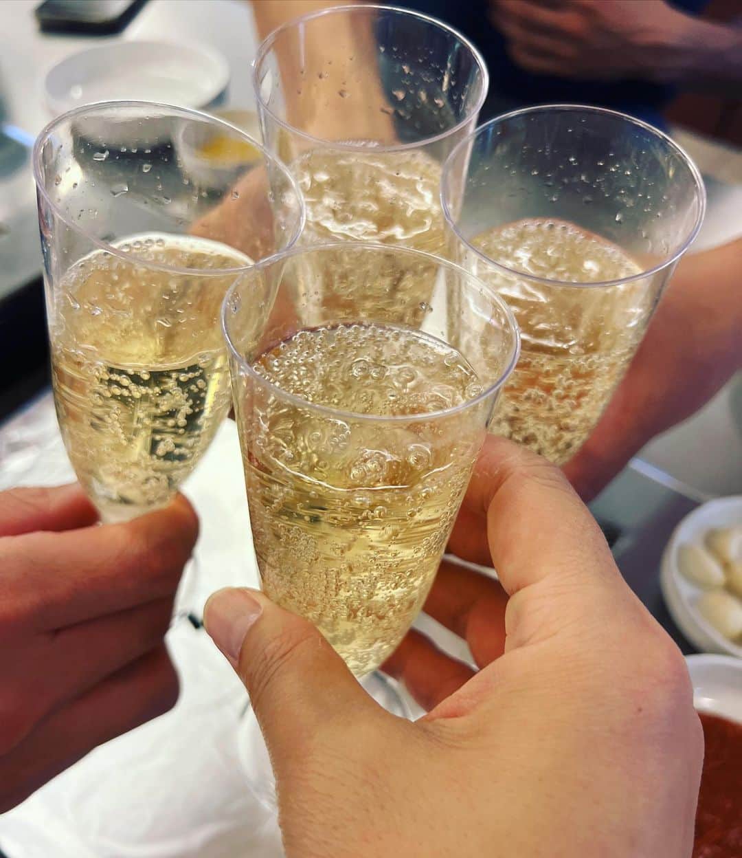 キム・ヨンチョルさんのインスタグラム写真 - (キム・ヨンチョルInstagram)「오늘 저녁 이렇게!! 냉삼. 샴페인 #Champagne #icedpork  #대삼식당2호점」5月24日 18時28分 - luxekim