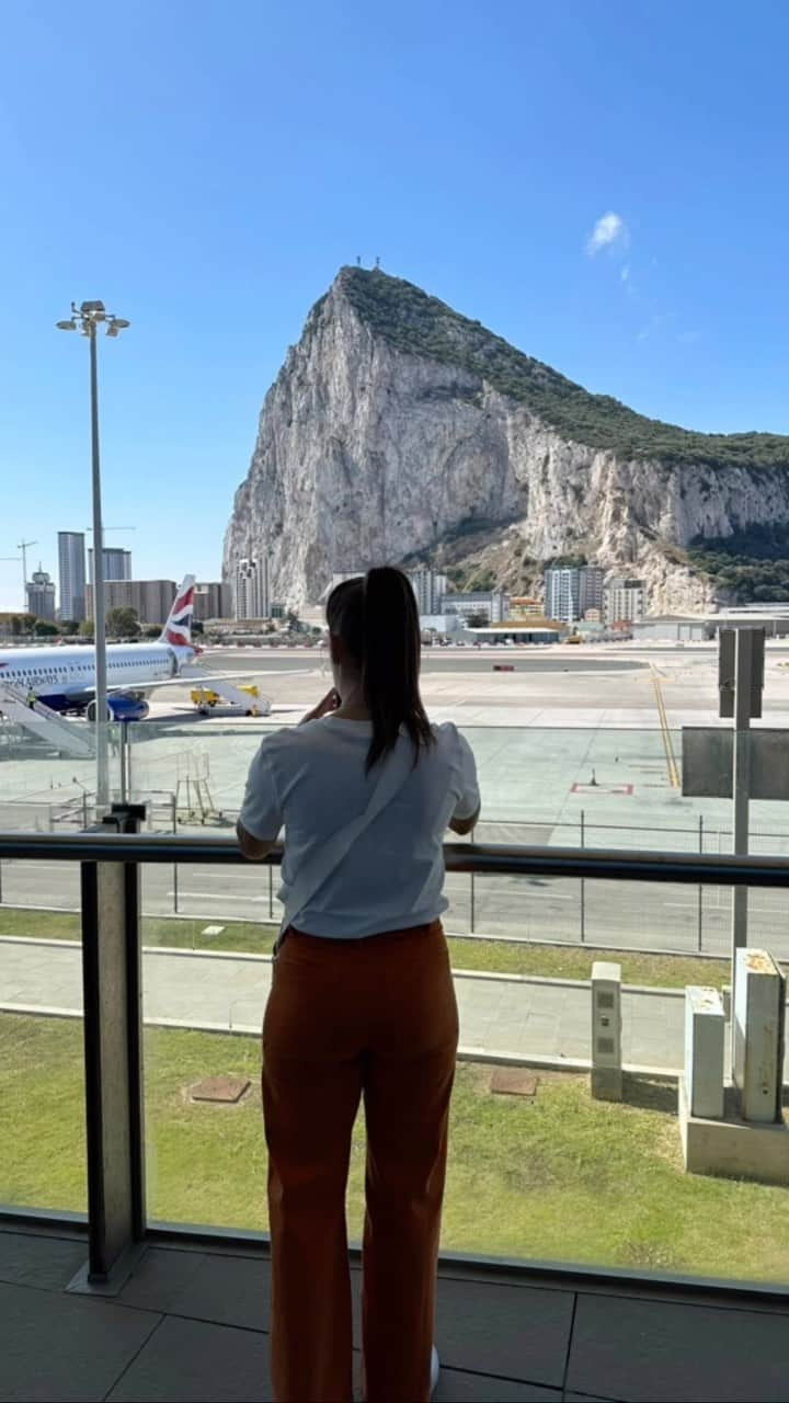 ファラ・ウィリアムズのインスタグラム：「24 hours in Gibraltar   Thanks to @uefa_official for inviting me to see the great work @gibraltar_fa are doing! 10 Year Anniversary 🇬🇮  Ps the sun came out in the end 😍」