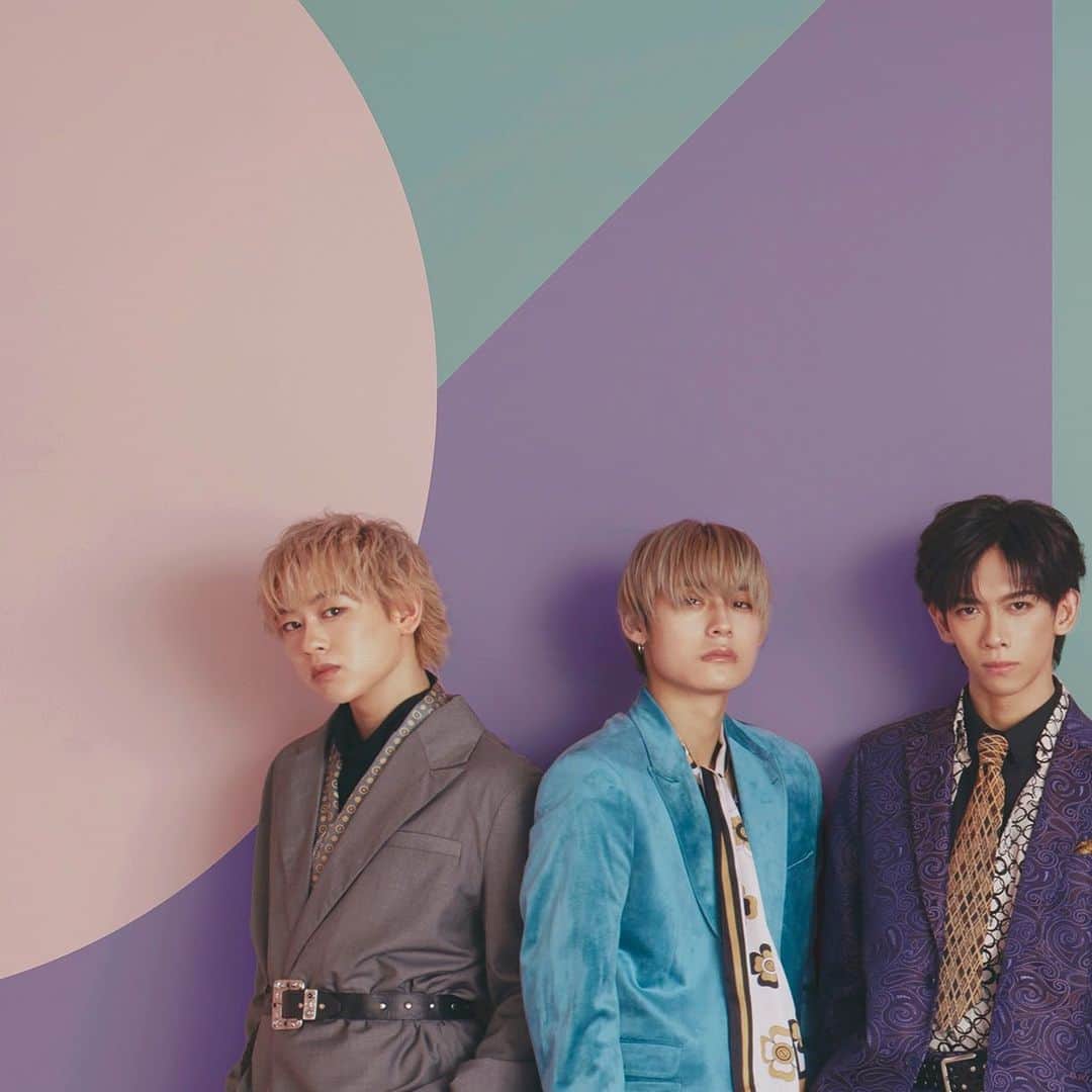 超特急のインスタグラム：「. 5/24(水) 新曲「𝐶𝑎𝑙𝑙 𝑀𝑦 𝑁𝑎𝑚𝑒」配信👑」