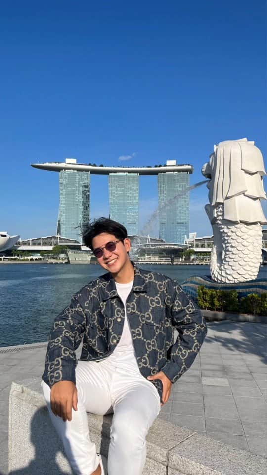 アイス・サランユーのインスタグラム：「#throwback in May 2022  1 ปีผ่านไป ไวเหมือน 1 เดือน เห็น Post เก่าเด้งเตือน อยากกลับไปกิน #Nasilemak อีกแล้ววว ยังไงดี ยางงงงายยยดีย์ #singapore #icesarunyu  #icesarunyuaroundtheworld」