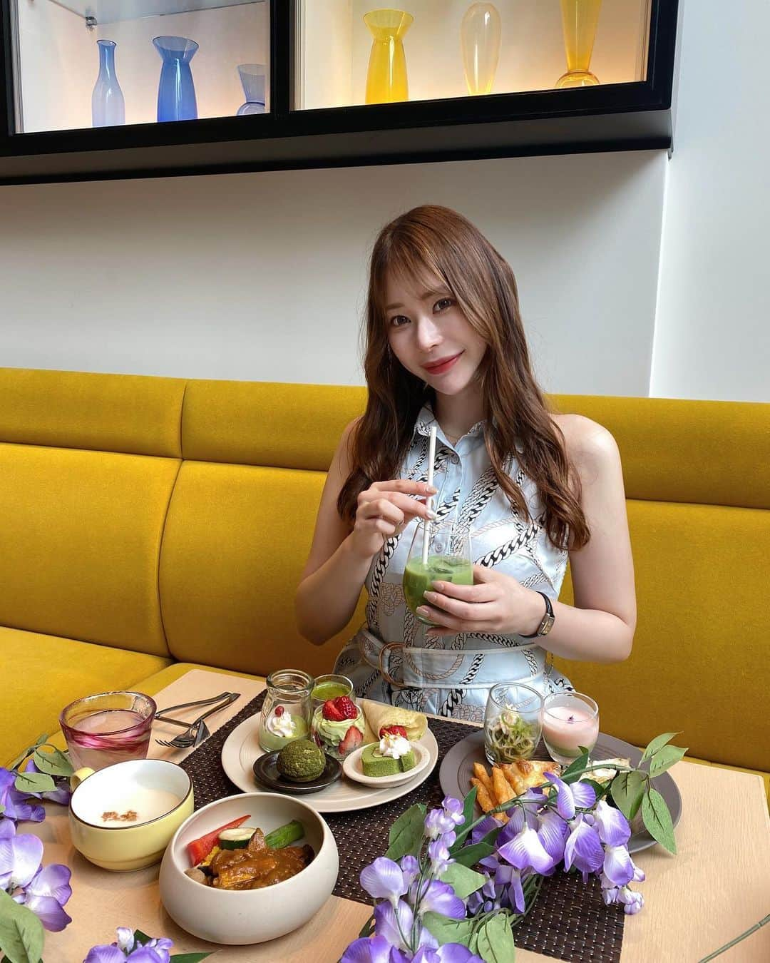 karen okajimaさんのインスタグラム写真 - (karen okajimaInstagram)「ANA CROWN PLAZA OSAKA  〜抹茶とぴんく〜  先日ANA CROWN PLAZA HOTEL OSAKAさんの ブッフェに先日行ってきたー☺️💗  毎回ANACROWNPLAZAさんのビュッフェは いつも美味しくって幸せなんだけど、 今回もめちゃくちゃ美味しかったー🥰💕  セイボリーも沢山あって、 牛肉の赤ワイン煮込みとジャガイモのグラタン オニオンクリームポタージュ チキンカレーなどなど、、、、 全部めちゃくちゃ美味しいのー🍛 カレーはぜひ食べて見てほしい！ 本当に絶品です❤️❤️  ドリンクも紅茶や珈琲やジュースも飲み放題😘 今回は宇治抹茶ミルクもあって甘さ控えめで美味しかった🎶😋  💚 2023年5月8日（月）〜6月30日（金）💚 ⏰11:30a.m. ～ 3:00p.m. 💰大人　お一人様　¥5,200（税・サ込）  小学生　お一人様　¥3,100（税・サ込）  ４才以上の未就学児 お一人様　¥1 ,600（税・サ込）  🉐平日は4名で1名無料だよ💕 ぜひ行ってみてね☺️✨✨  #anacrownplazaosaka #anacrownplazahotel #デザートランチビュッフェ #抹茶ビュッフェ #大阪ビュッフェ #大阪ランチ #梅田ランチ #梅田ビュッフェ #大阪抹茶ビュッフェ #グルメ岡島 #ランチブッフェ #ランチビュッフェ #スイーツ男子 #スイーツ女子 #autumnbuffet」5月24日 18時52分 - karenokajima0318