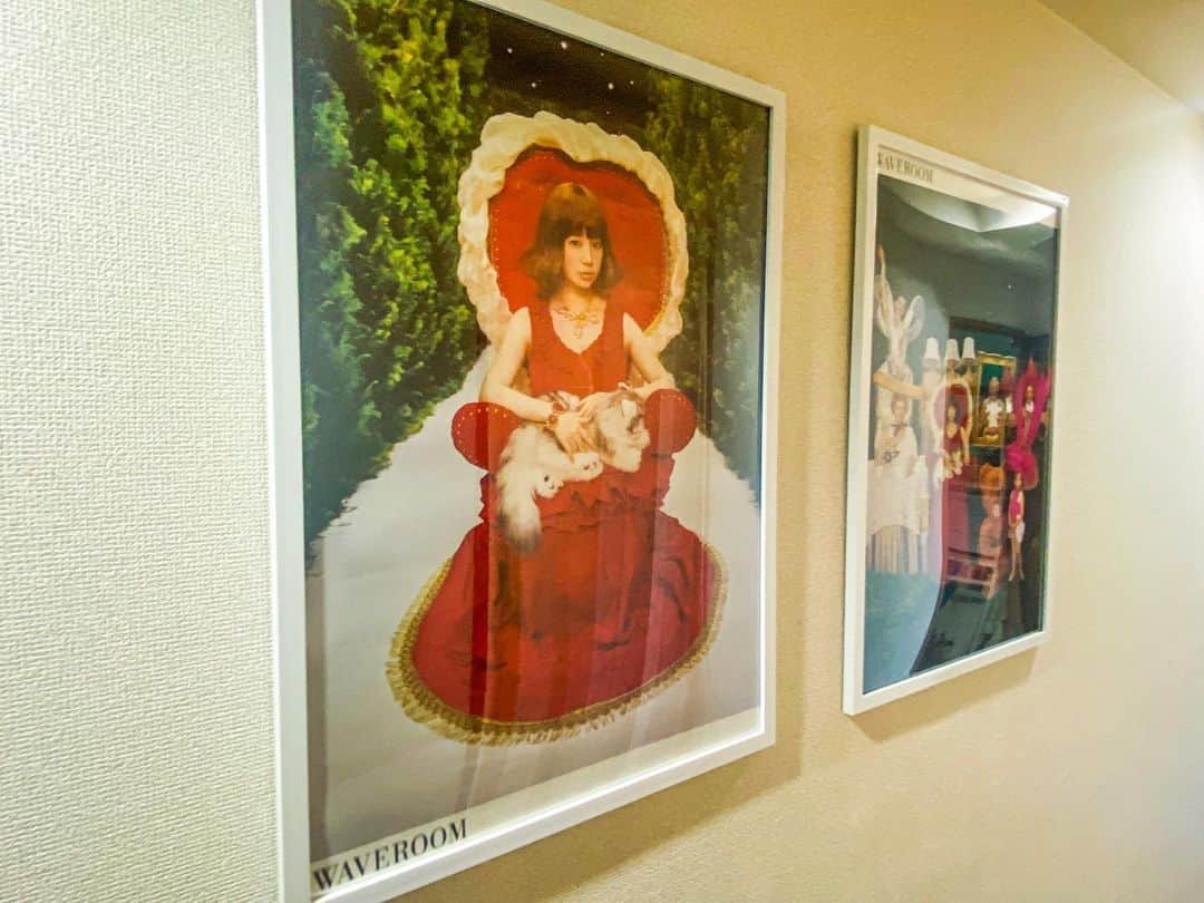 江崎びす子さんのインスタグラム写真 - (江崎びす子Instagram)「2006年にラフォーレ原宿で開催された YUKIのアートワーク展「WAVEROOM」で販売された「ふがいないや」のポスター🌳  家の廊下に飾ってみた🎀可愛すぎる！！  ポスターフレームはニトリで¥2000くらいだった。めちゃ安くて助かる〜  このMVマジで世界観好きだから 見てるだけで癒される✨  #YUKI #waveroom #2006年」5月24日 18時54分 - bisukoezaki
